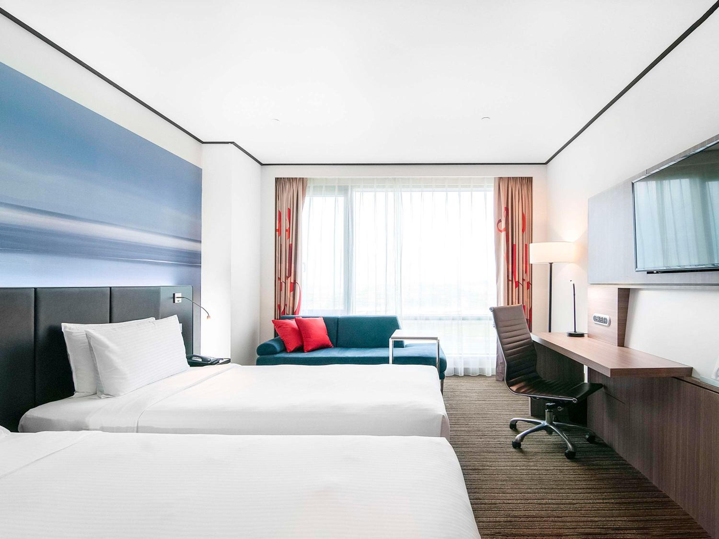 Superior Twin Room With Airport View