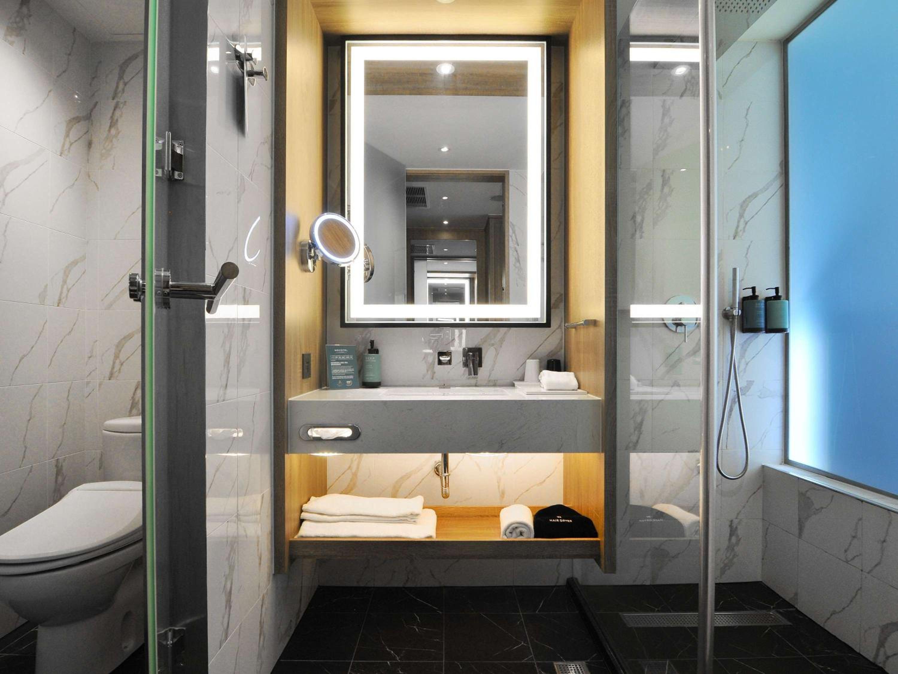 Standard King Room - Photo 5