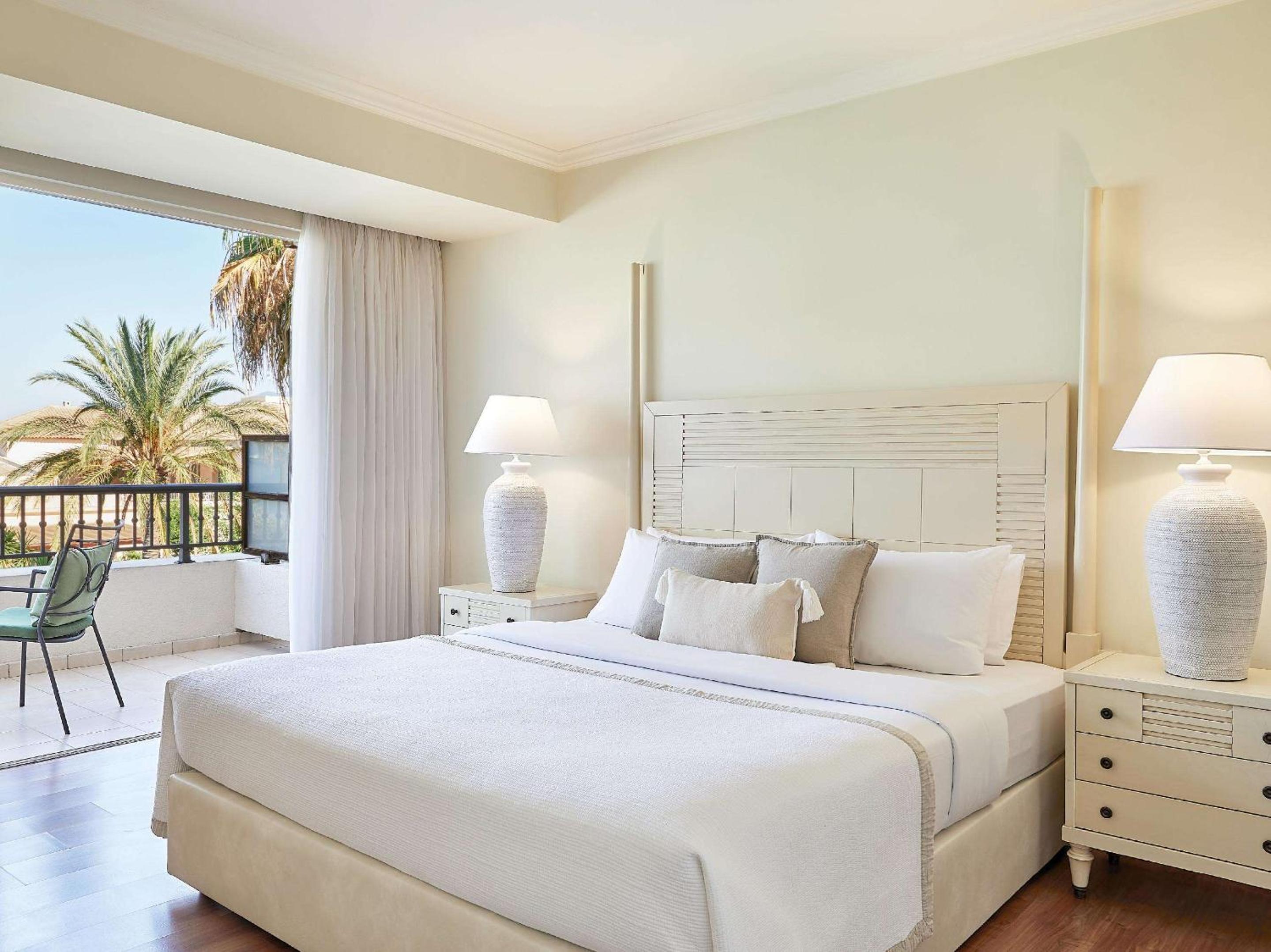 Deluxe Suite Seafront - Photo 6