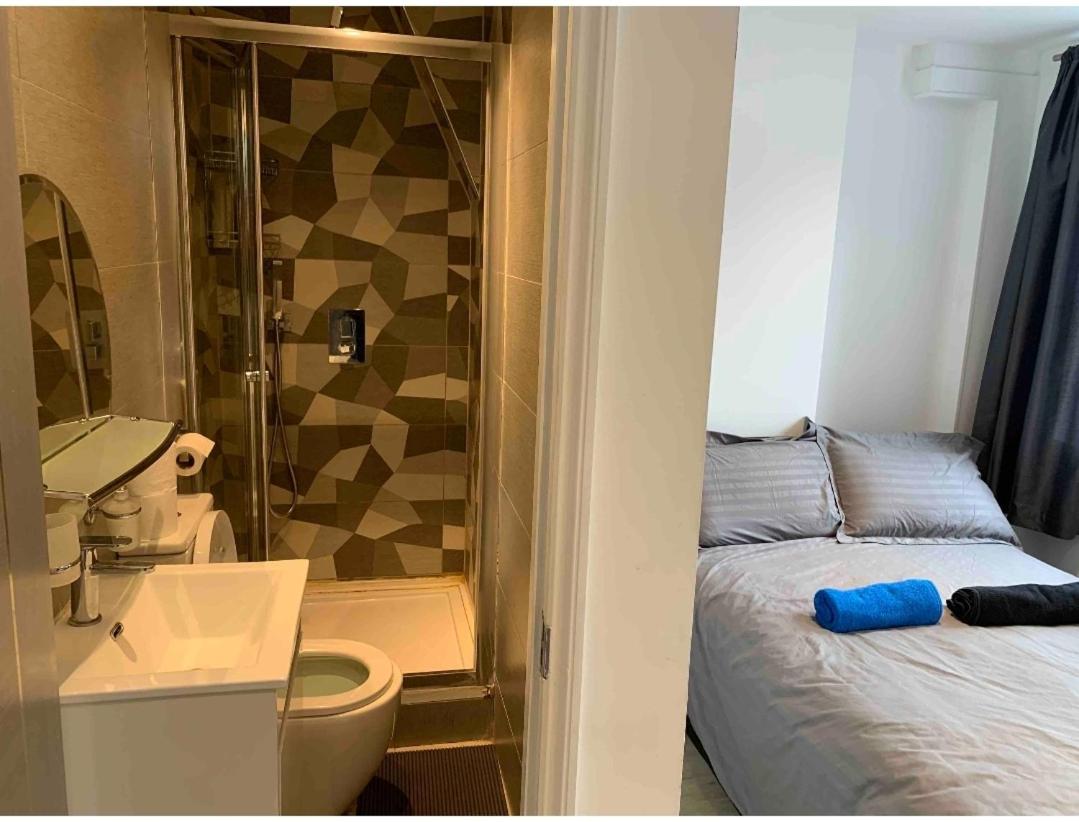 Double Room with Private Bathroom photo 2