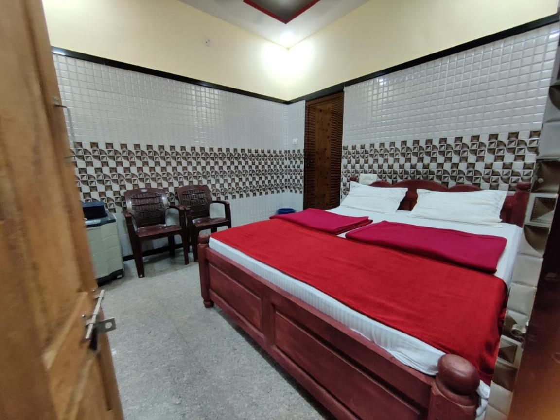 Deluxe Double Room (2 Adults + 1 Child) photo 2