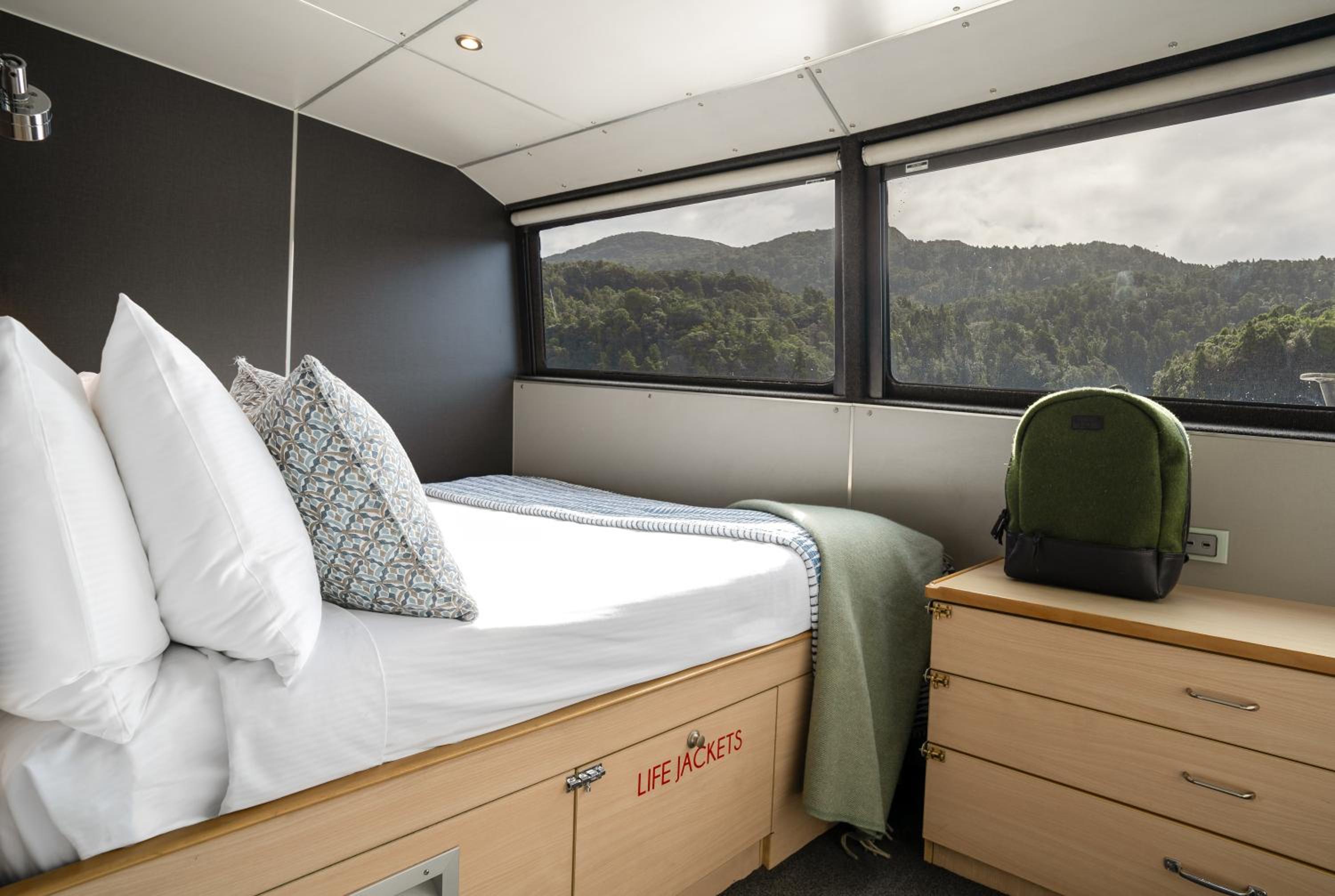 Captain Cook Cabin - Deluxe King Room photo 3