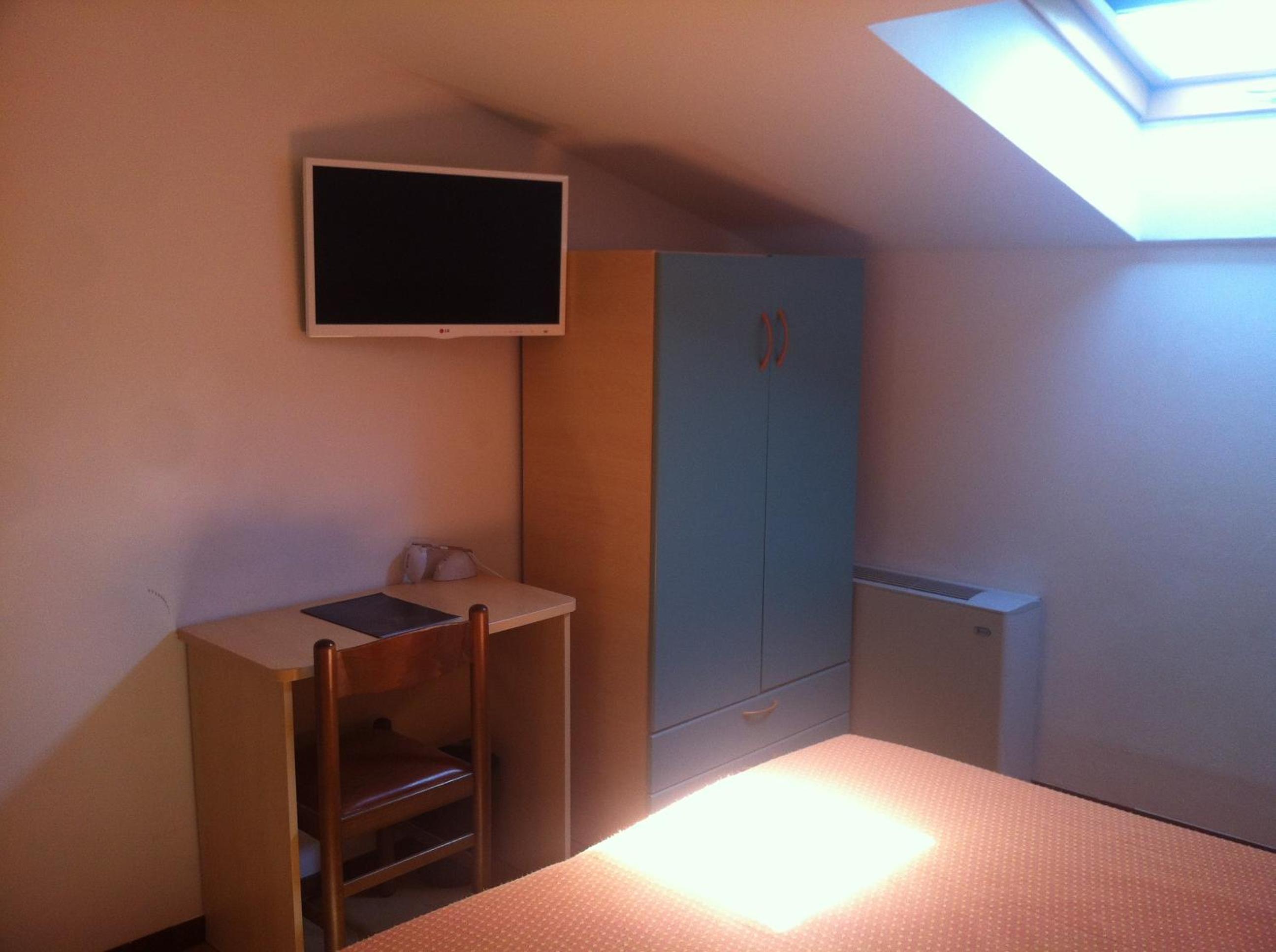 Economy Double or Twin Room - Attic - Photo 1