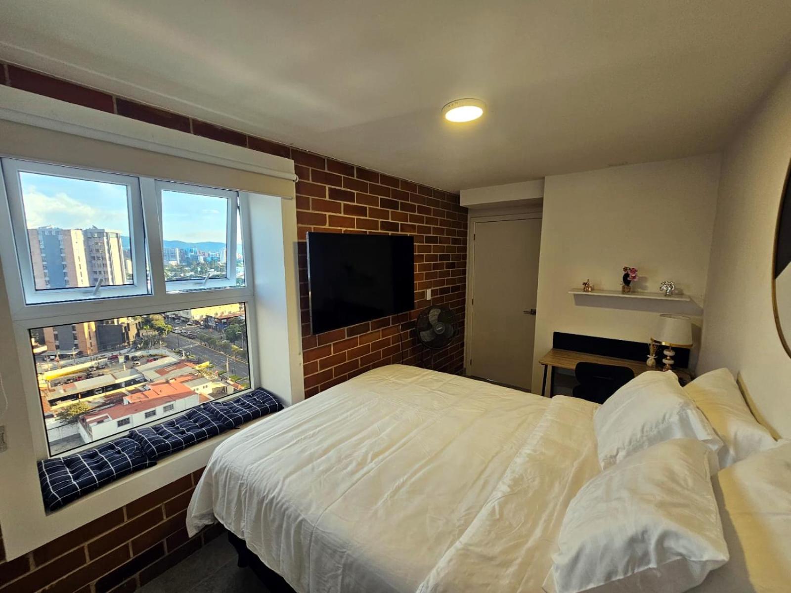 One-Bedroom Apartment photo 1