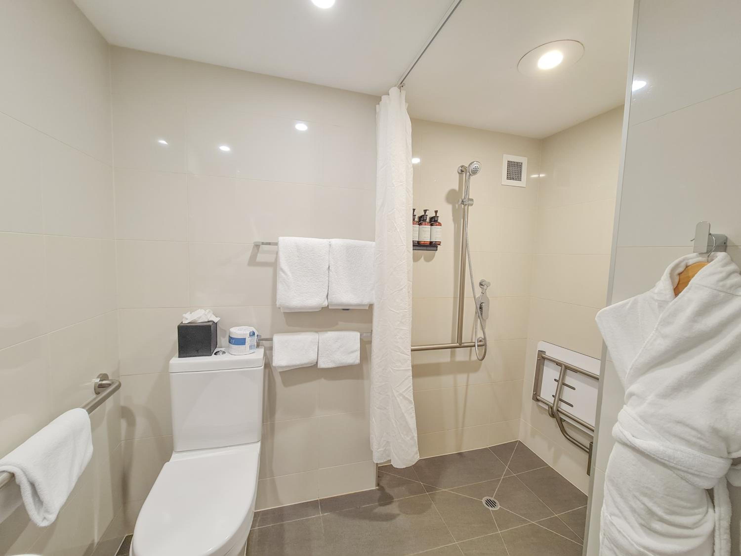 Twin Room - Mobility Access thumbnail 6
