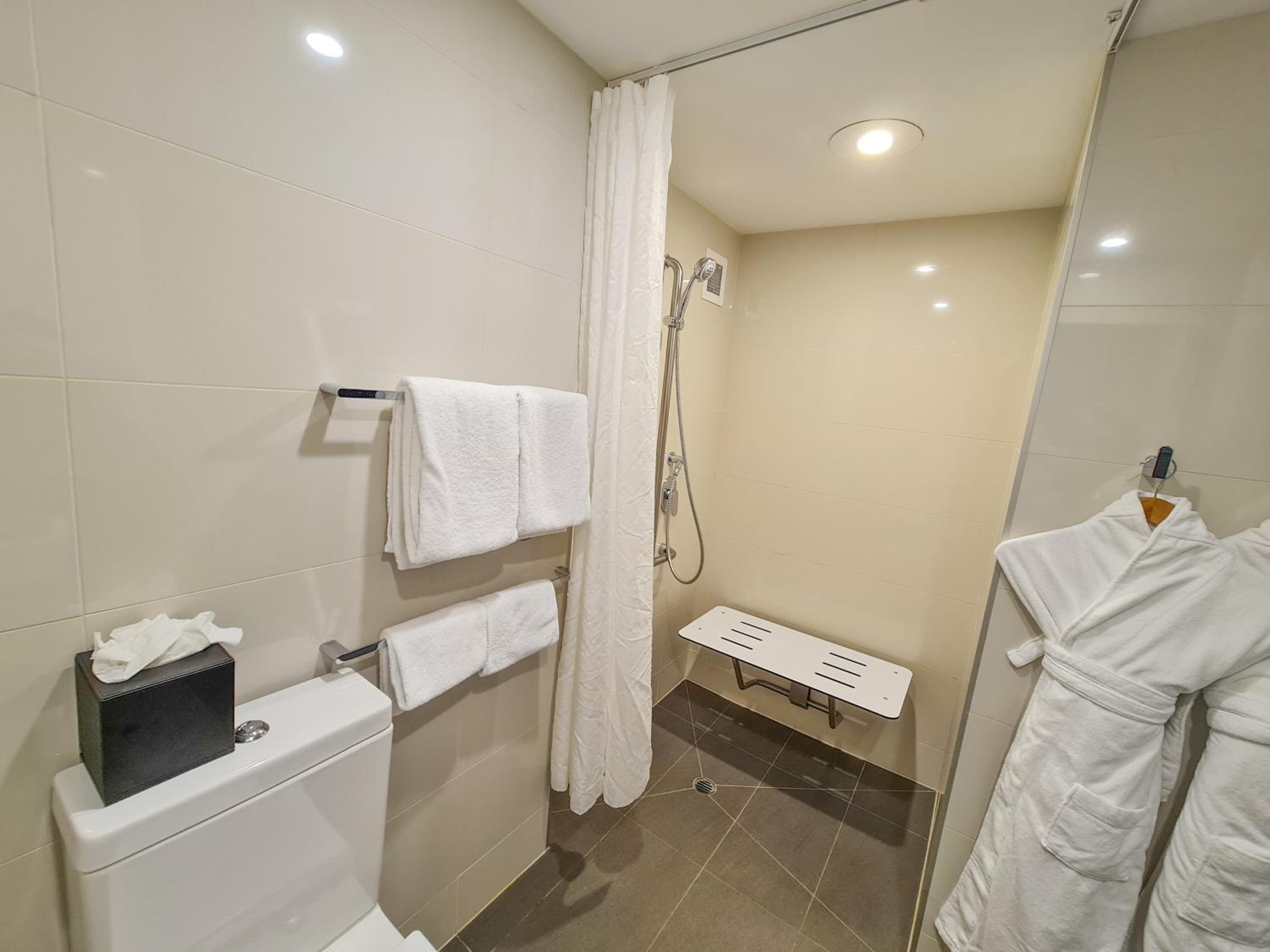 Twin Room - Mobility Access thumbnail 5
