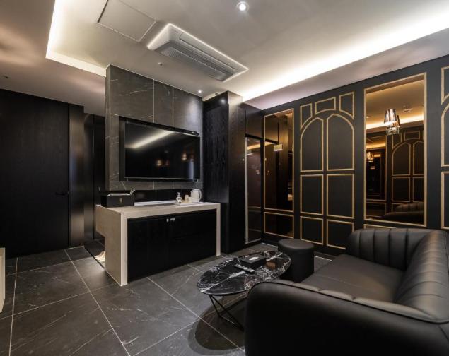 Suite - Photo 4