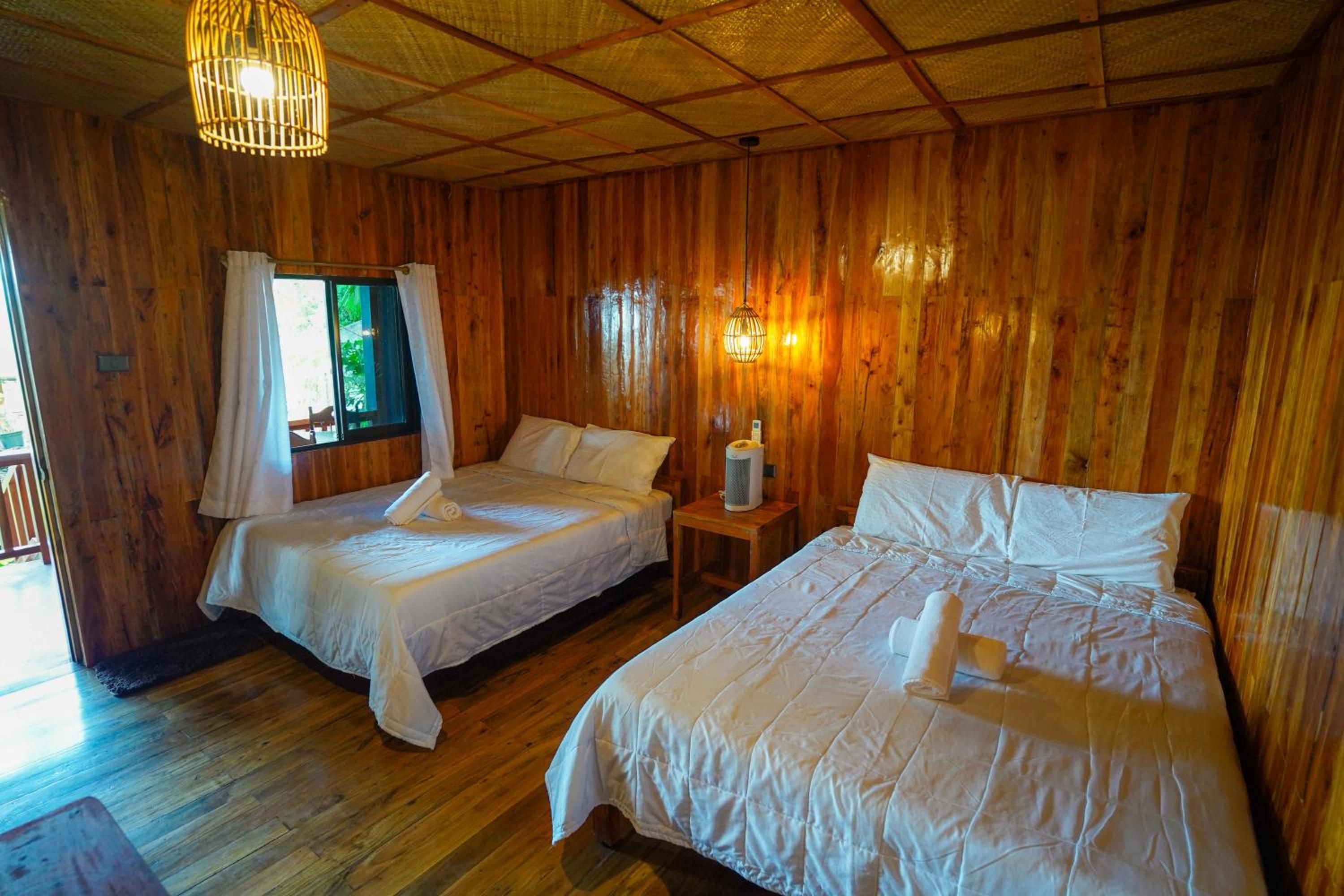 Quadruple Room with Sea View - Photo 13
