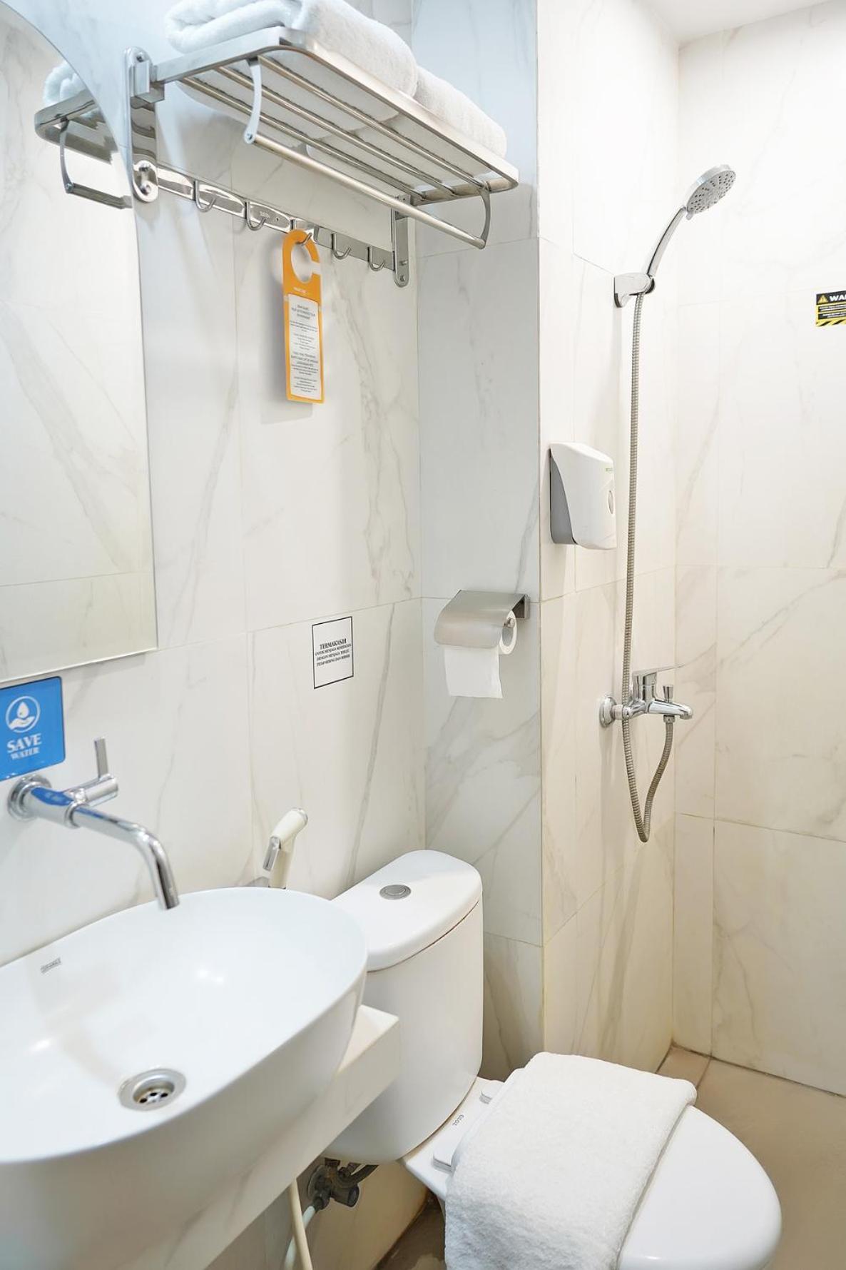 Standard Twin Room - Photo 4