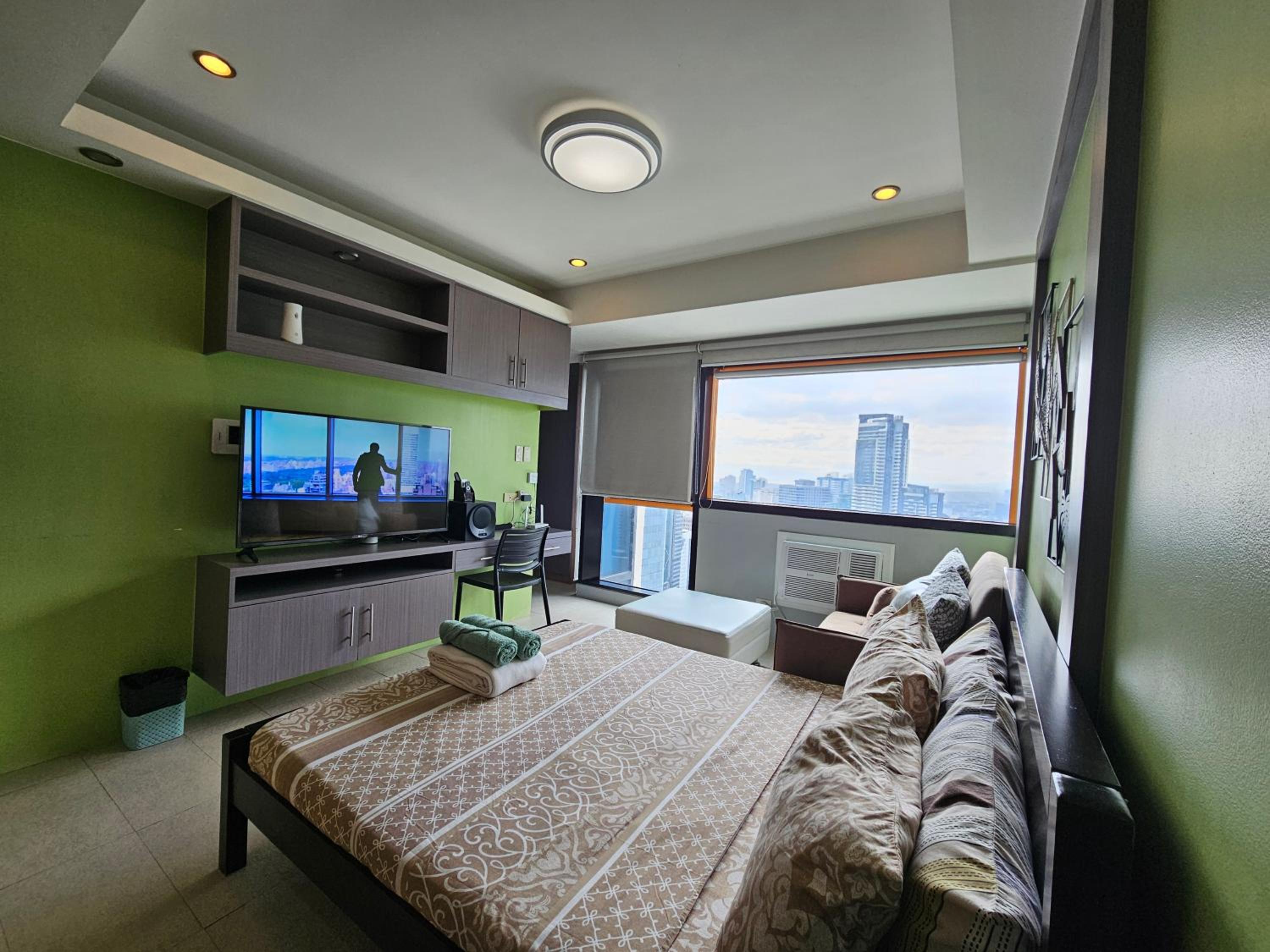King Studio with Sofa Bed