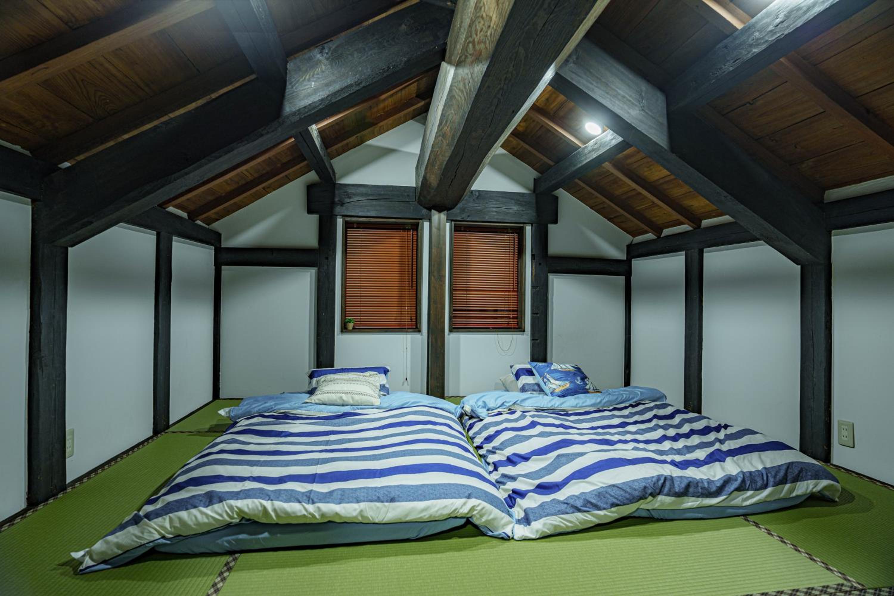 Quadruple Room with Shower - Photo 17