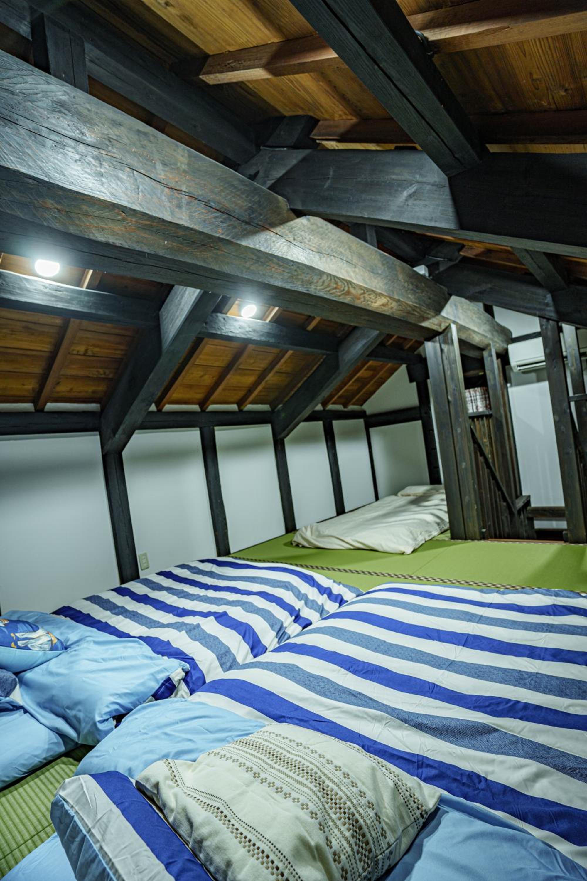 Quadruple Room with Shower - Photo 16