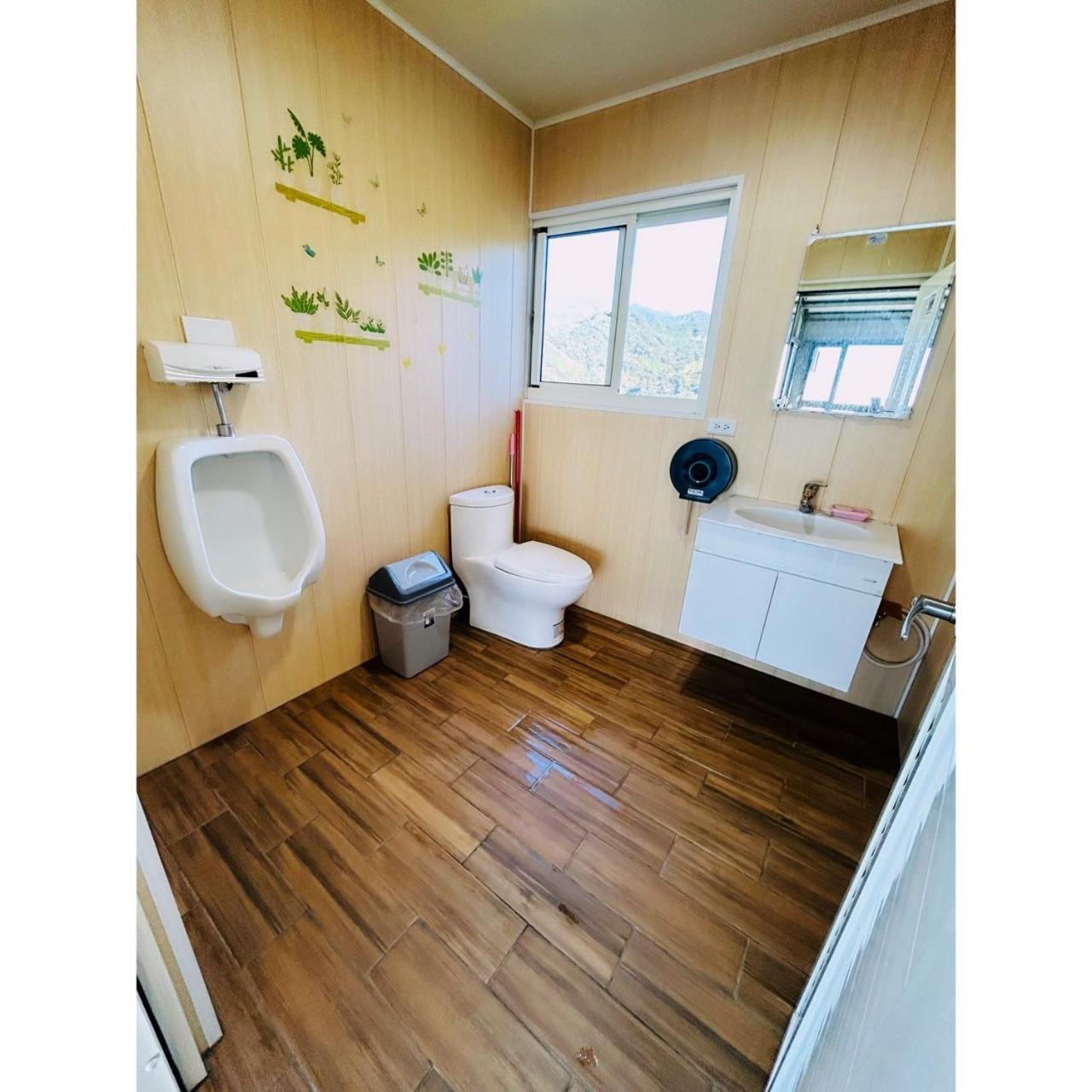 Three-Bedroom House photo 3