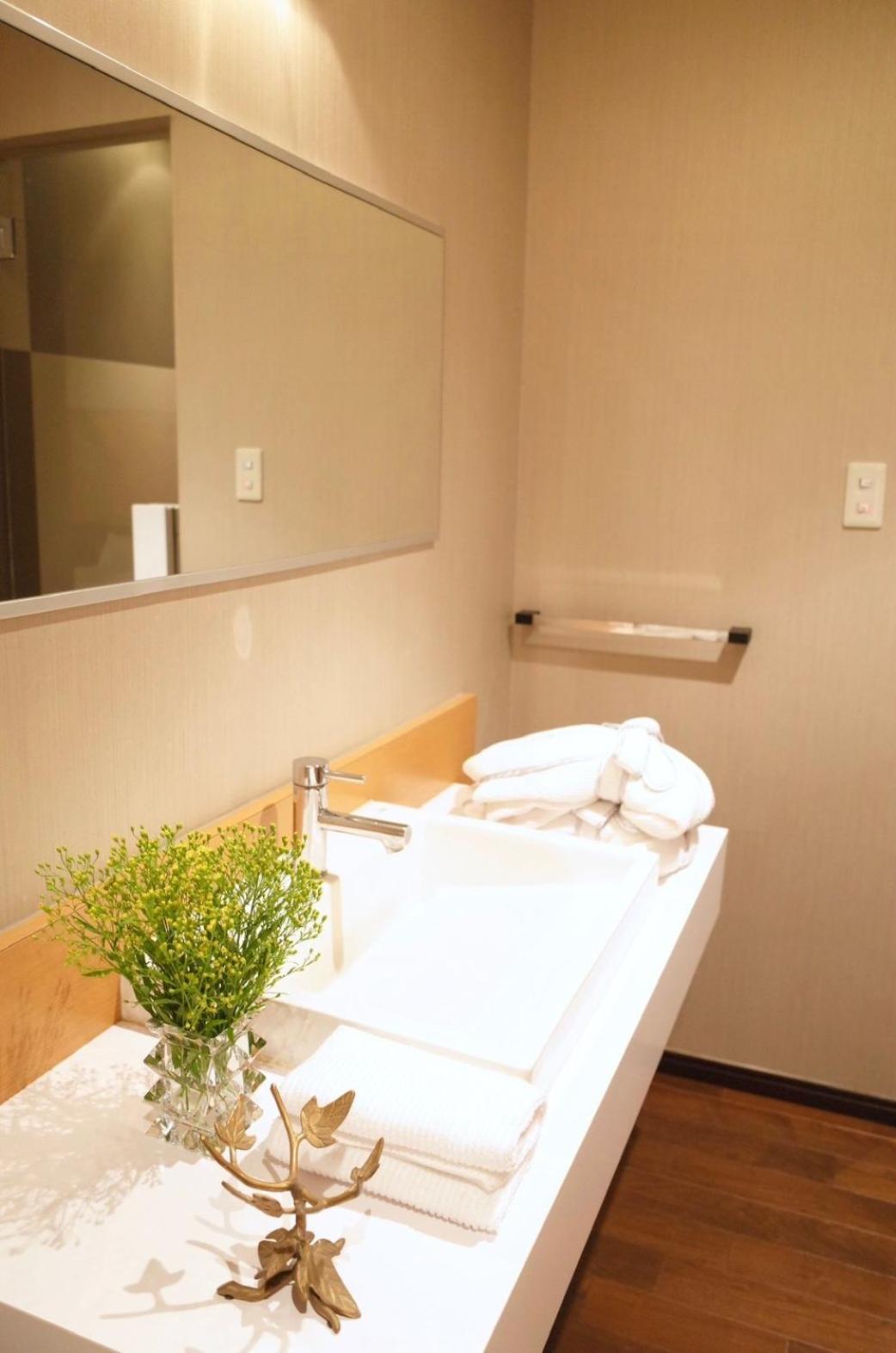 Deluxe Double Room with Bath - Photo 17