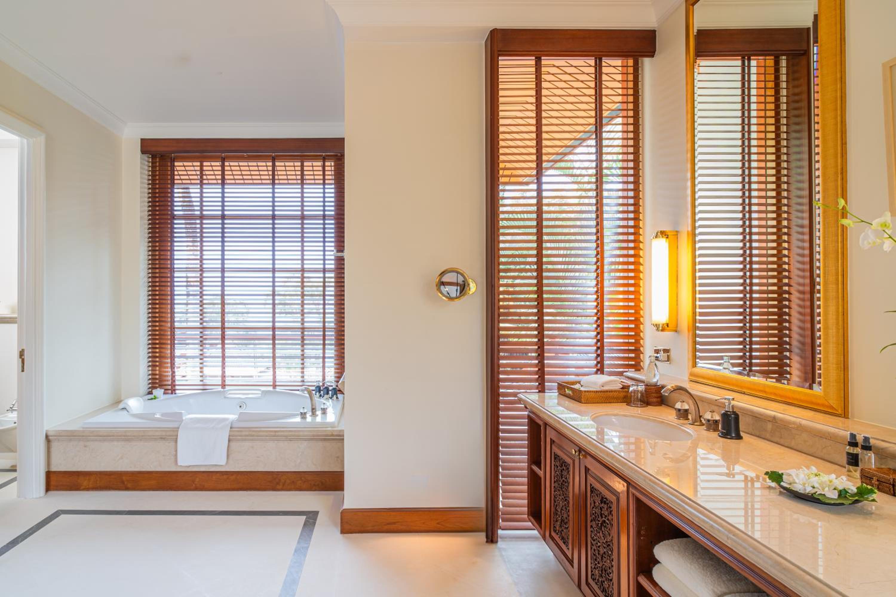 Five-Bedroom Ocean Front Residence  photo 3