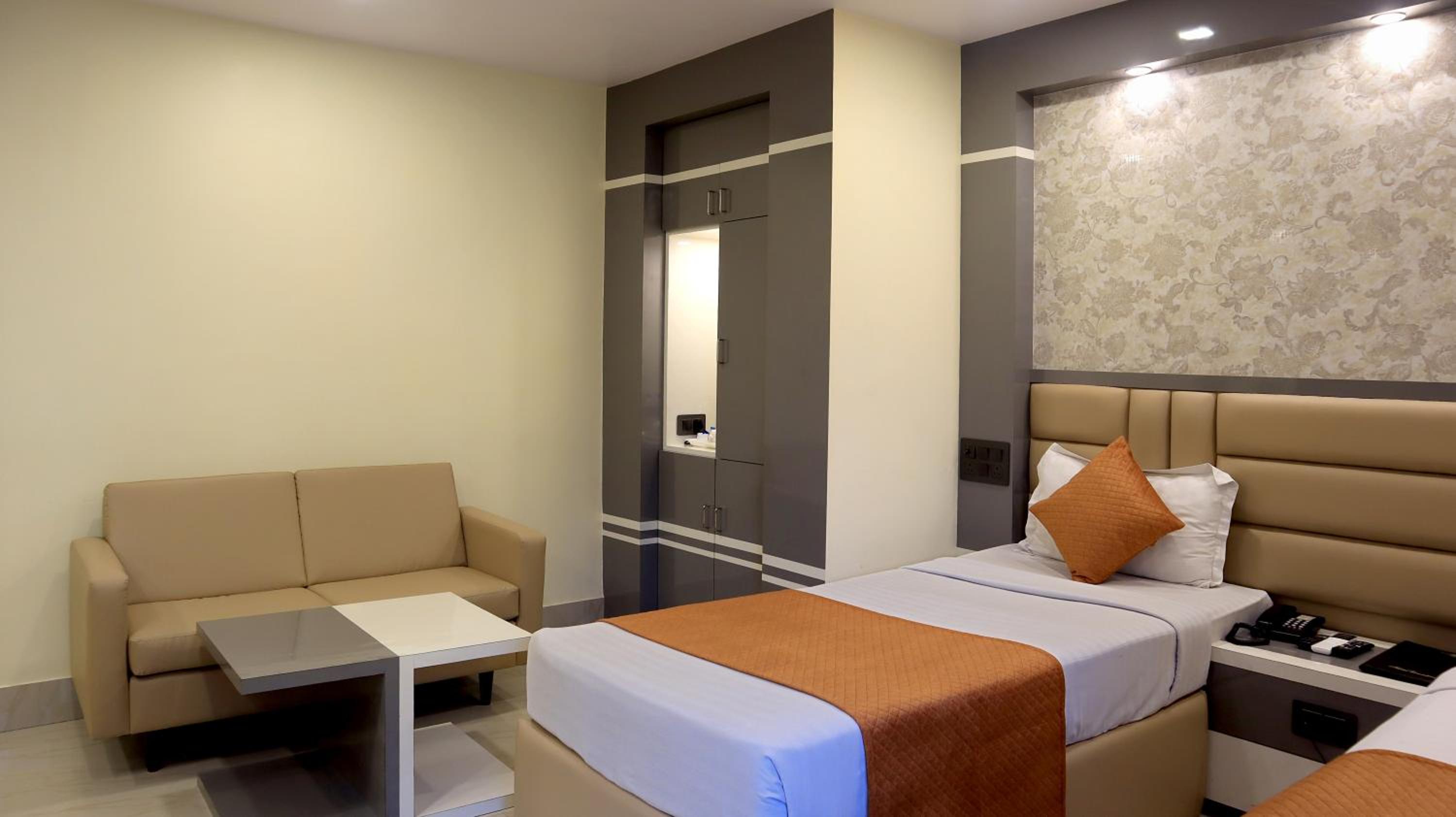 Deluxe Double or Twin Room - Photo 20