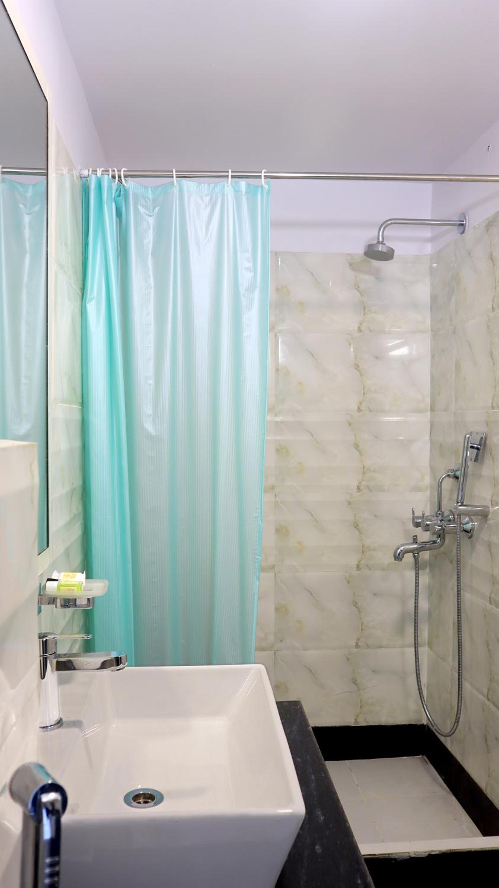 Deluxe Double or Twin Room - Photo 5