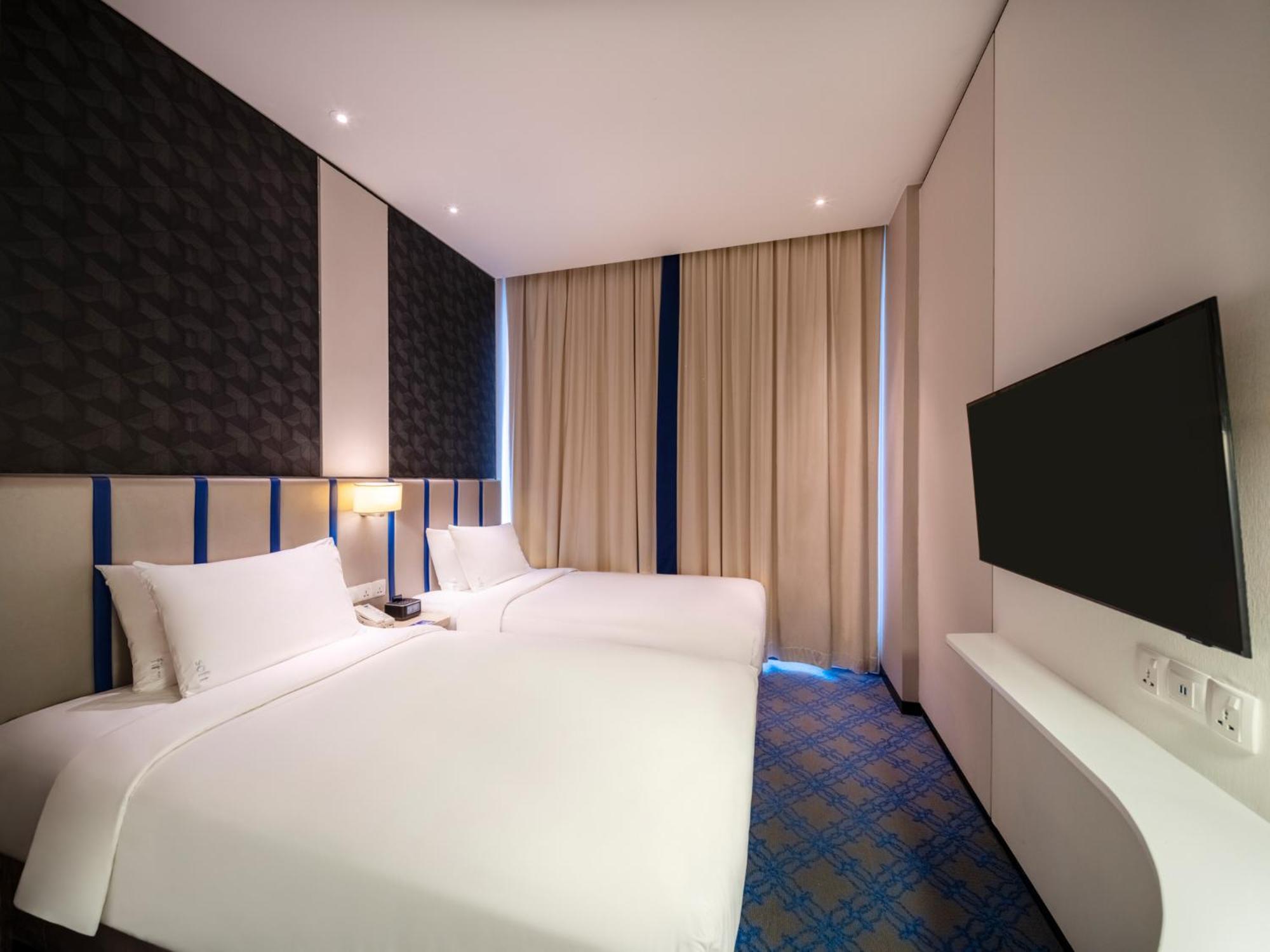 Standard Twin Room with Sea View and High Floor - Free Breakfast
