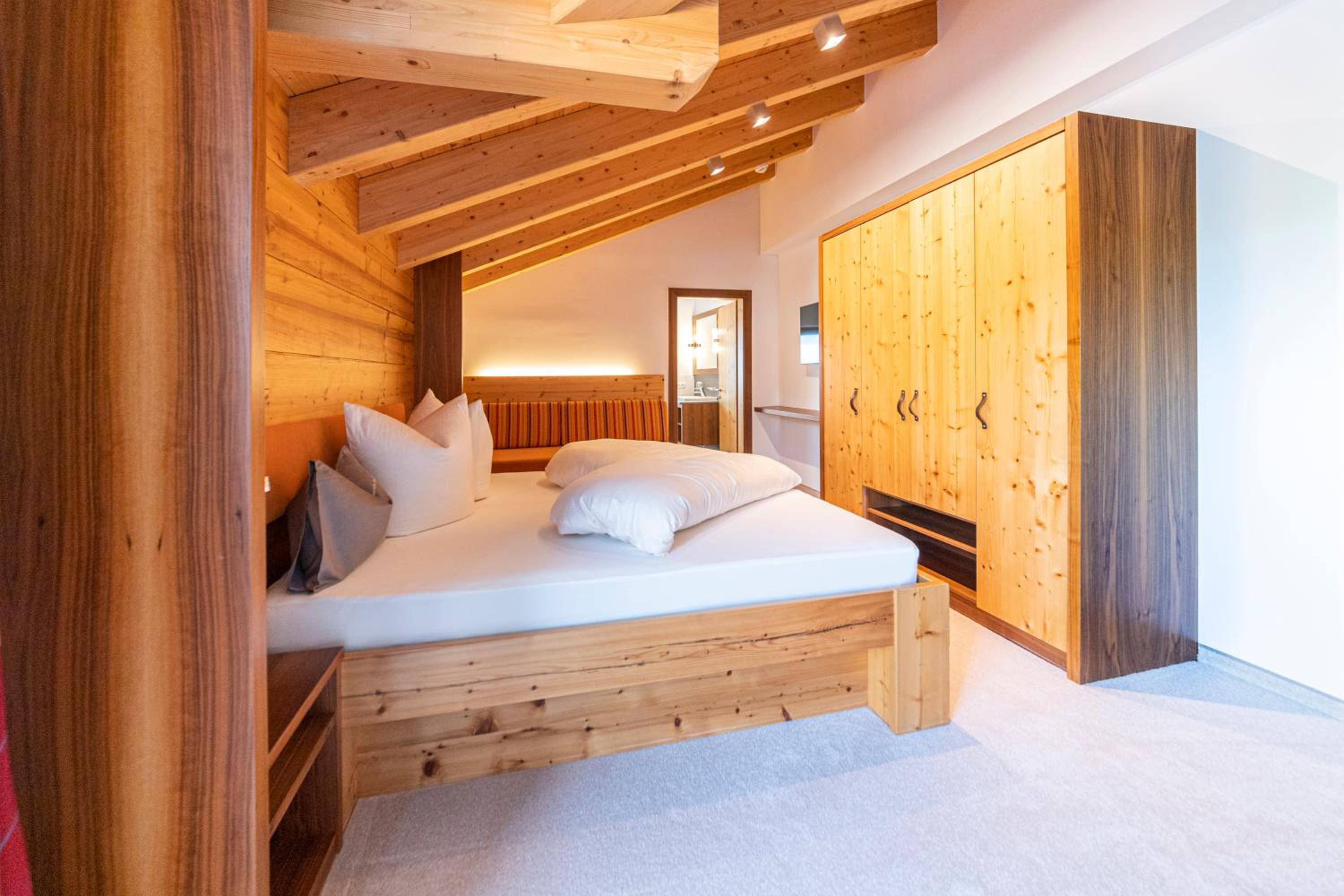 Three-Bedroom Apartment with Balcony - Top 9 photo 1