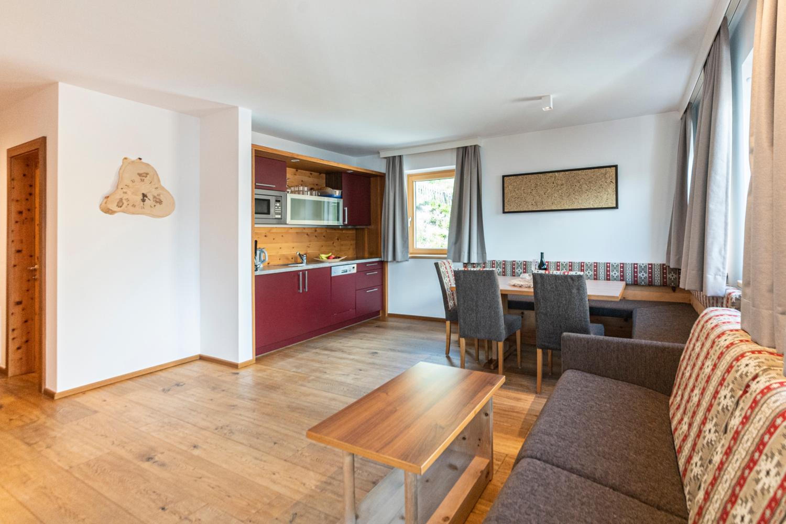 One-Bedroom Apartment with Balcony - Top 6 photo 2