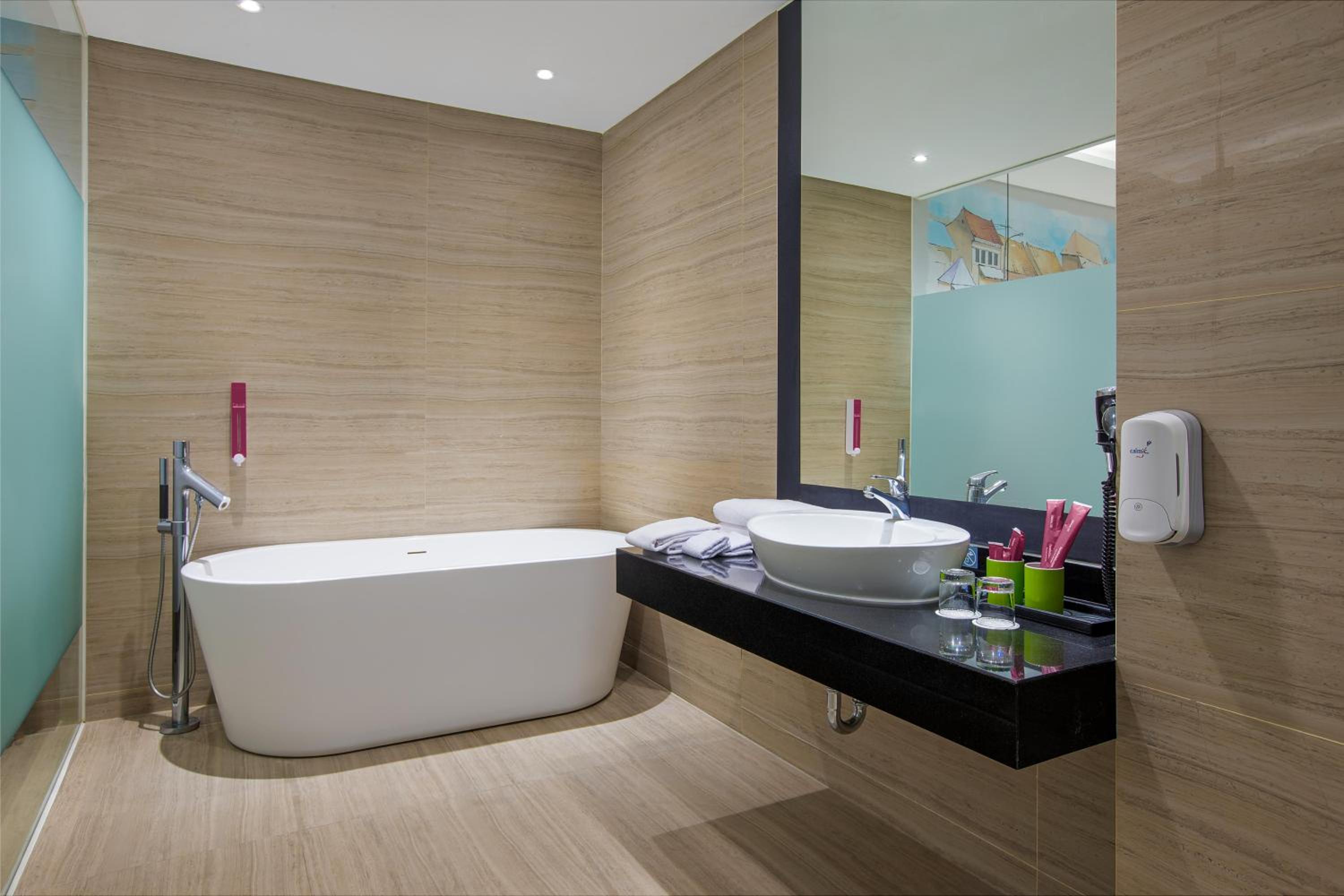 Suite Room - Photo 5