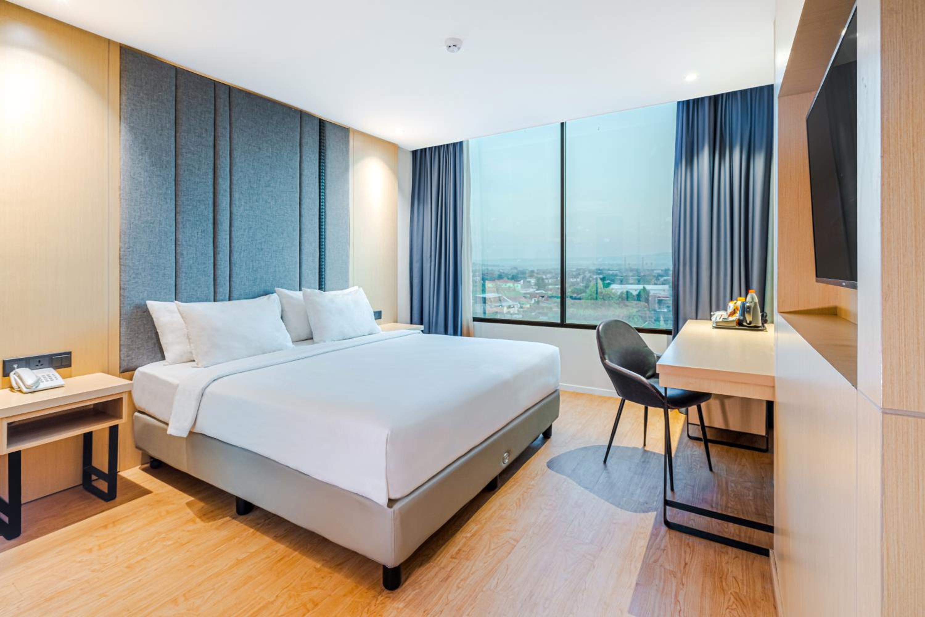 Deluxe Double Room - Photo 12