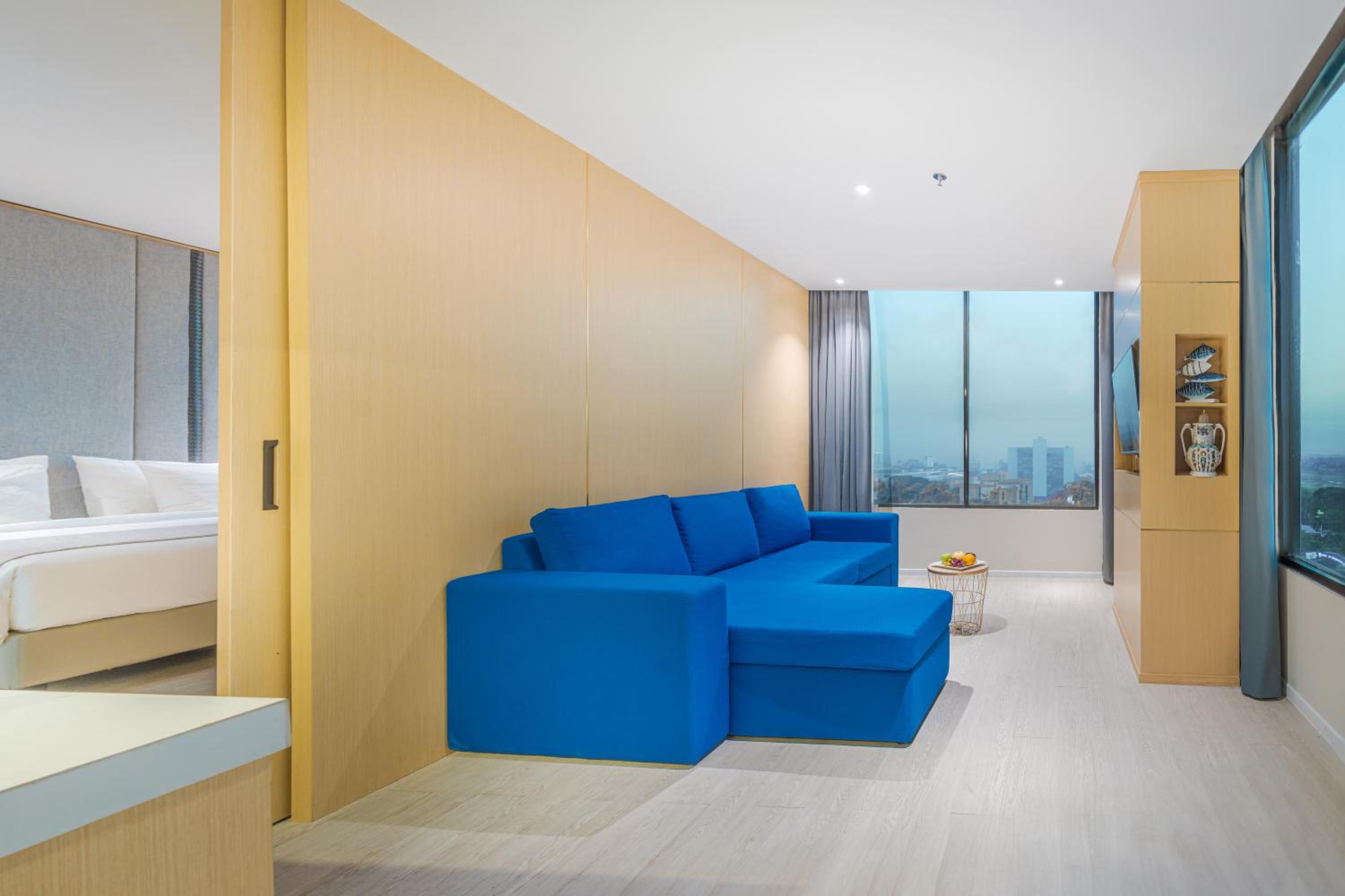 Suite - Photo 3