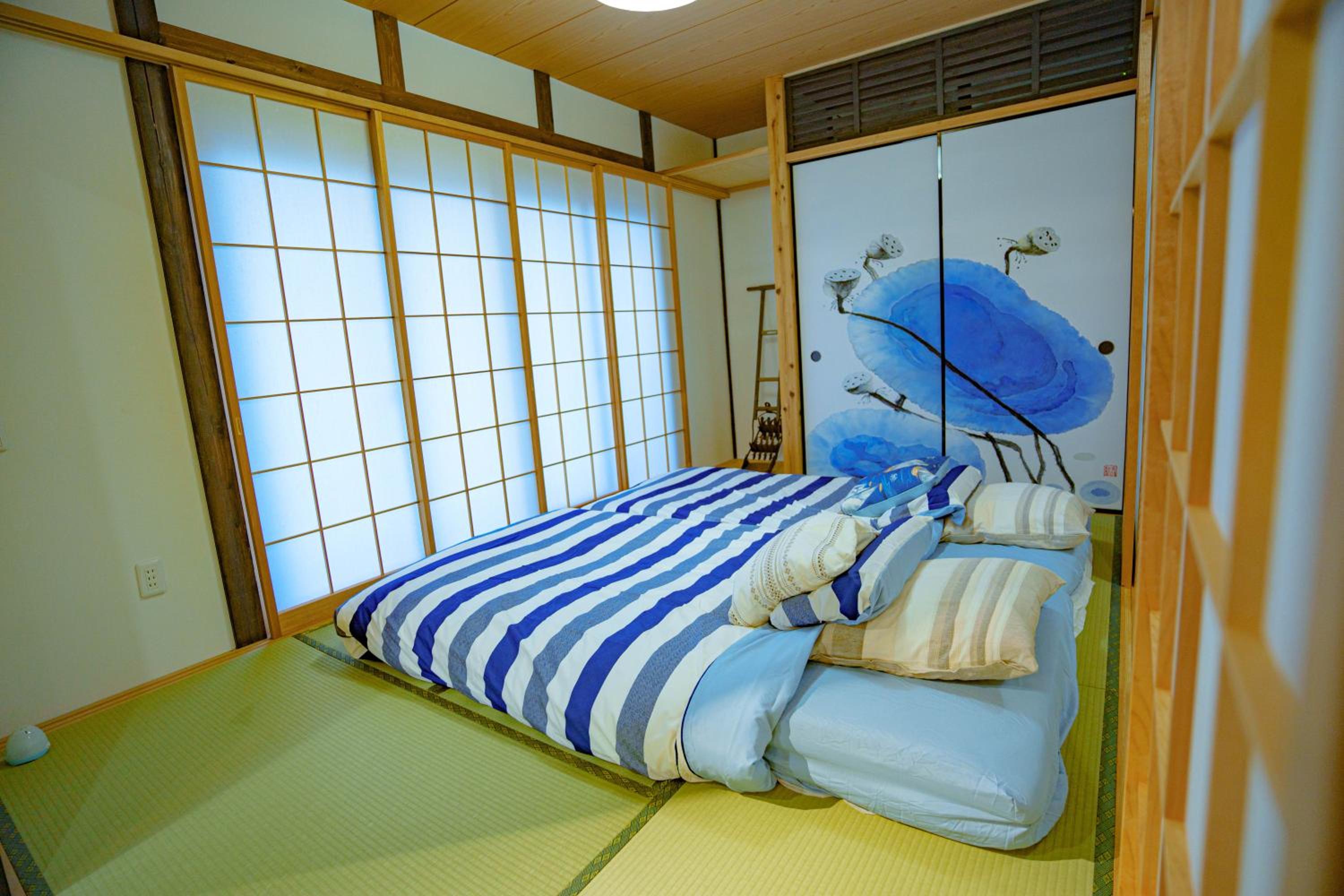 Quadruple Room with Bath - Photo 13