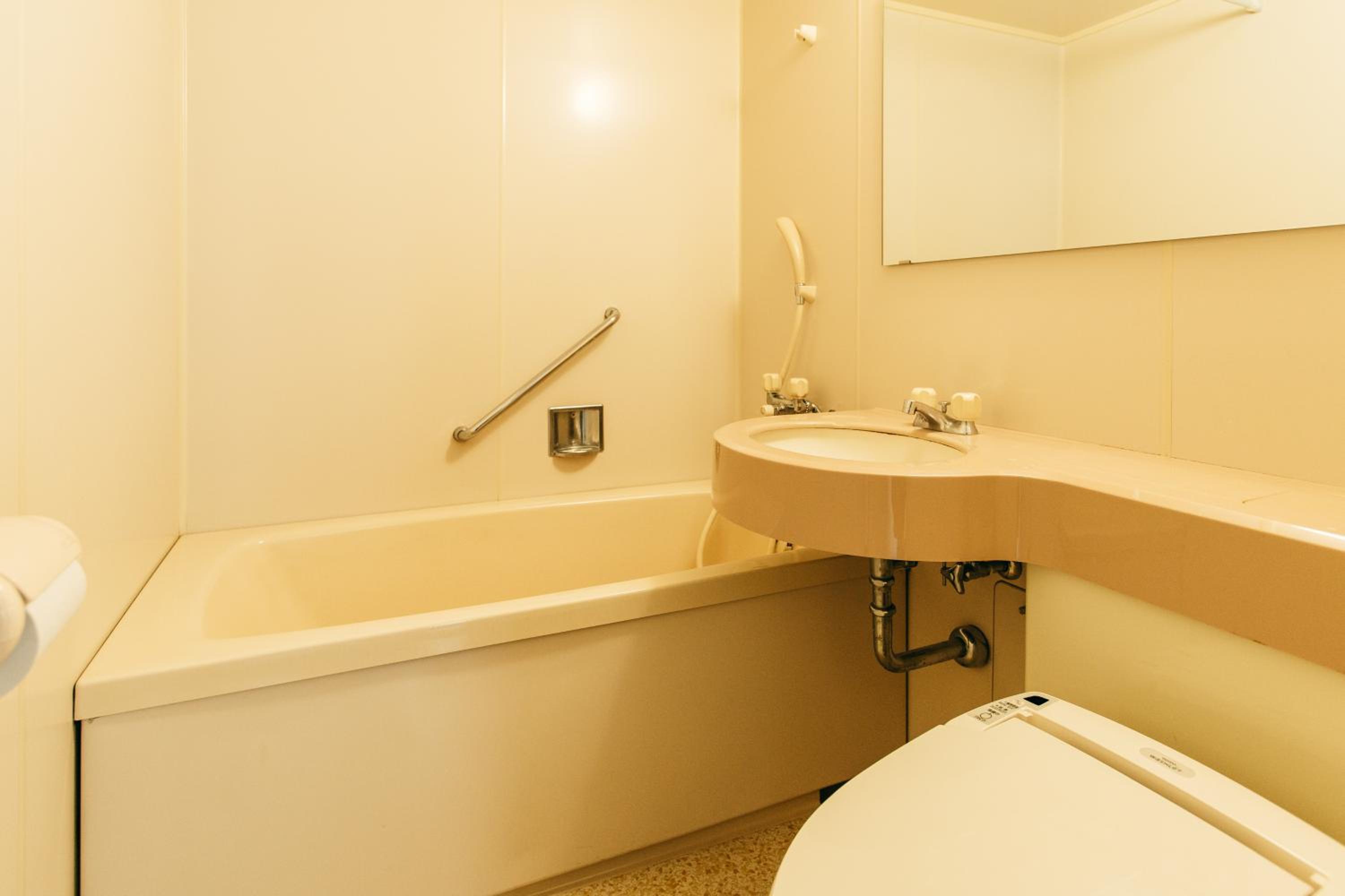Superior Twin (With Private Bath) photo 3