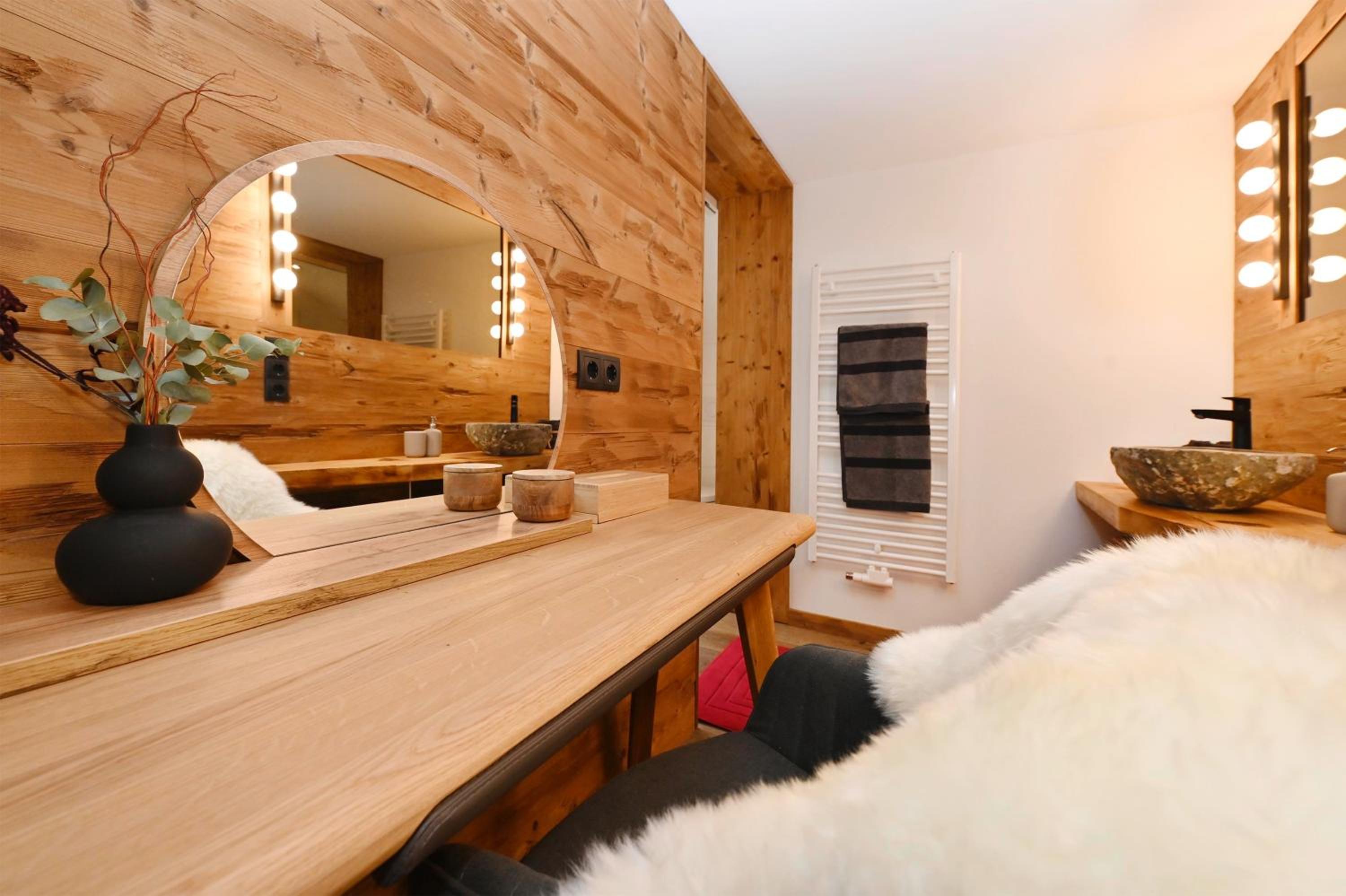 One-Bedroom Apartment with Shower photo 3