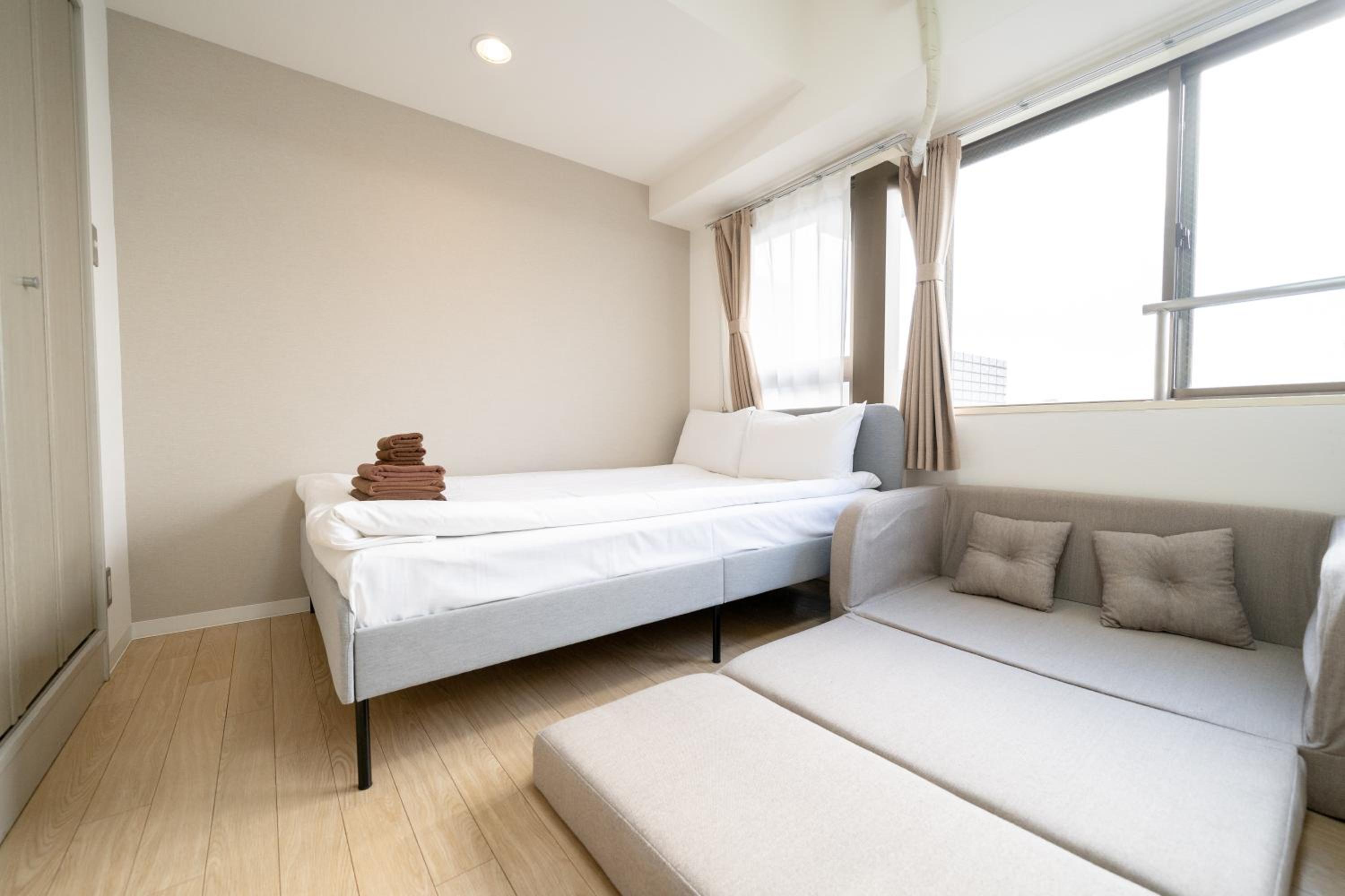 Double or Twin Room with Private Bathroom photo 3