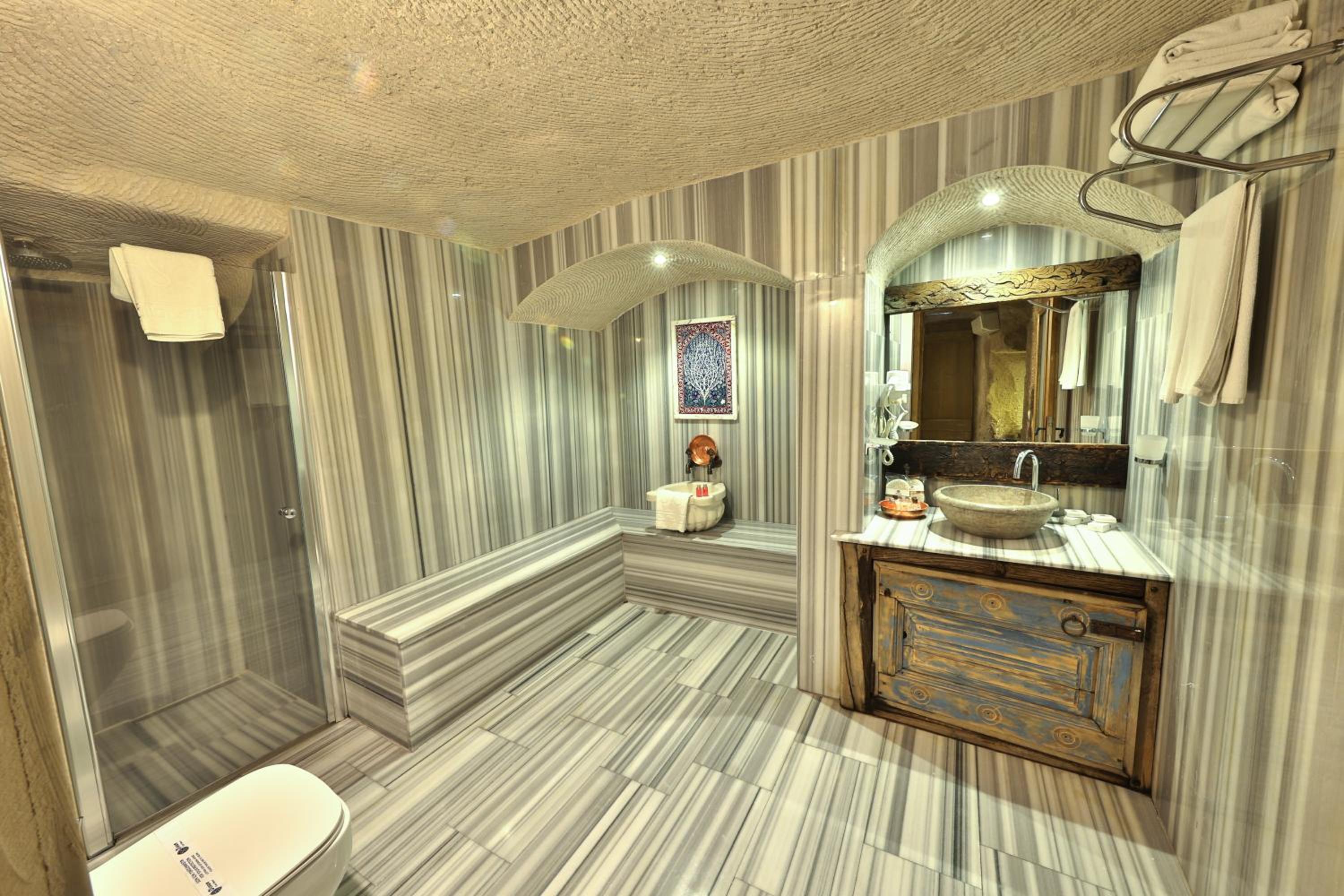 Suite - Photo 10