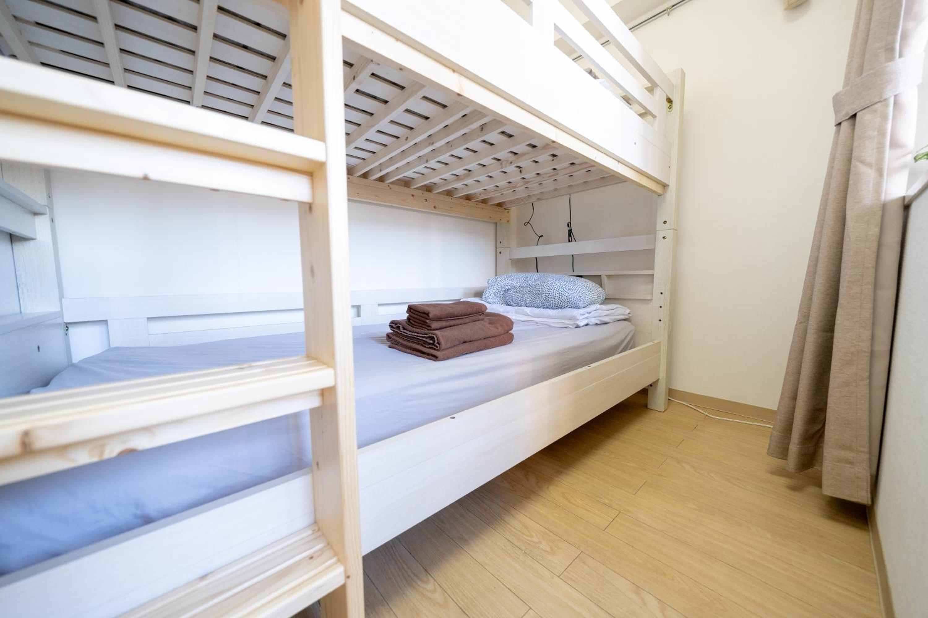 Twin Room with Private Bathroom photo 3