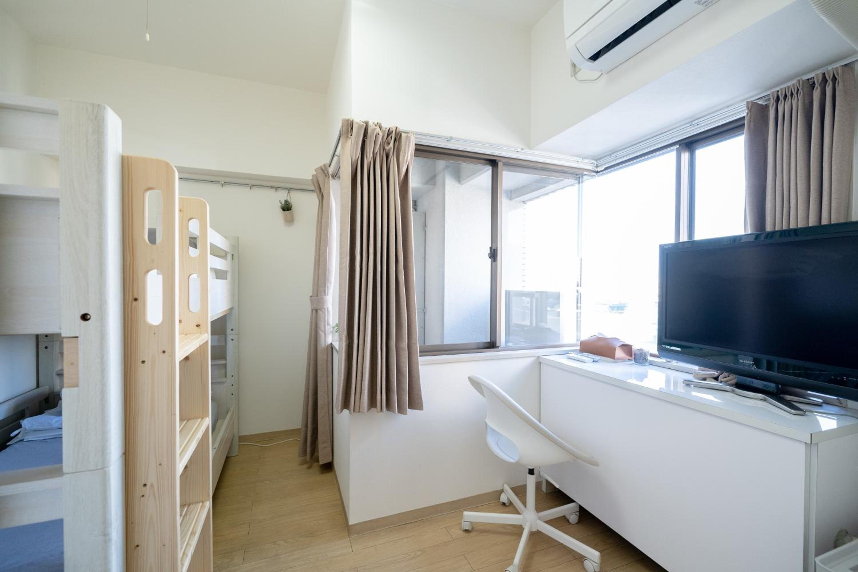 Twin Room with Private Bathroom photo 1