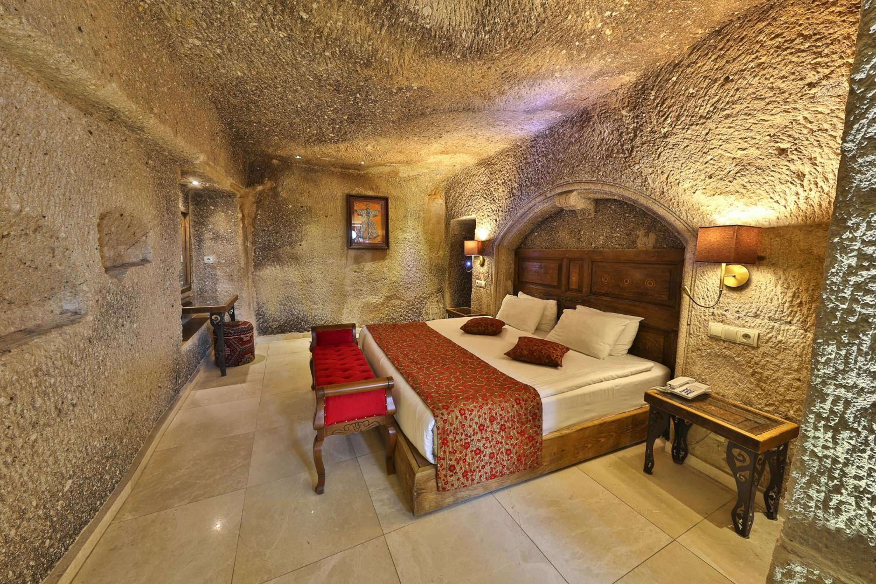 Suite - Photo 18