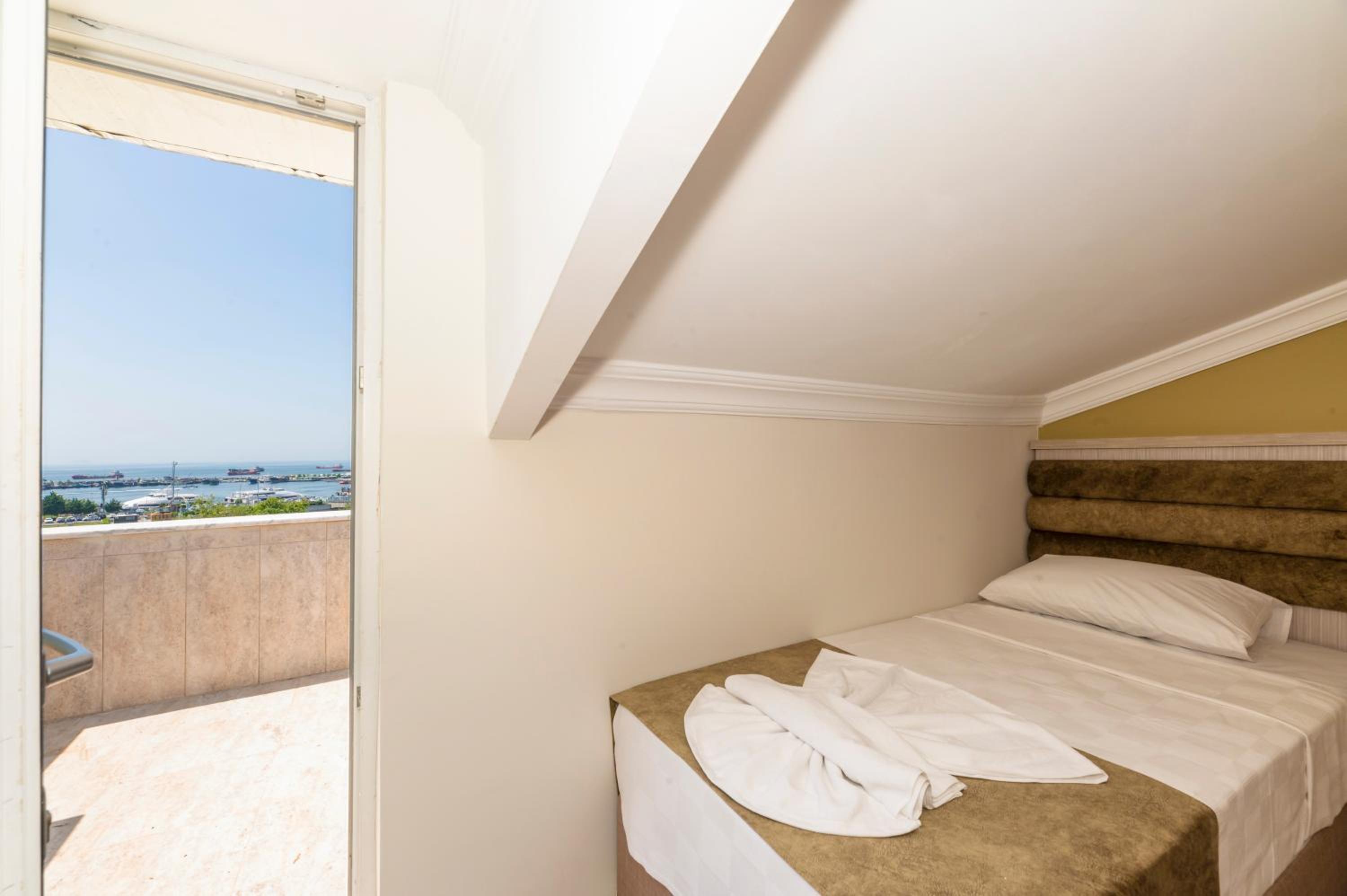 Deluxe Single Room with Sea View photo 1