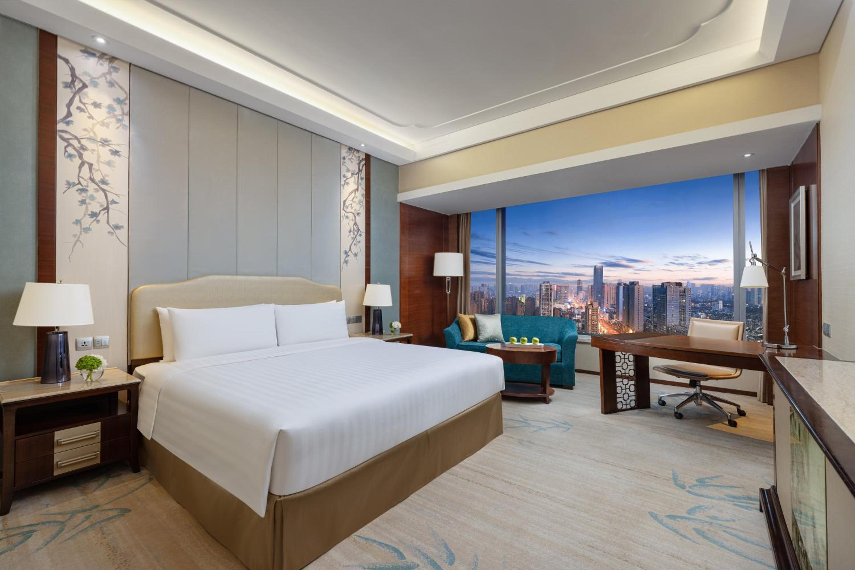 Deluxe King Room photo 1
