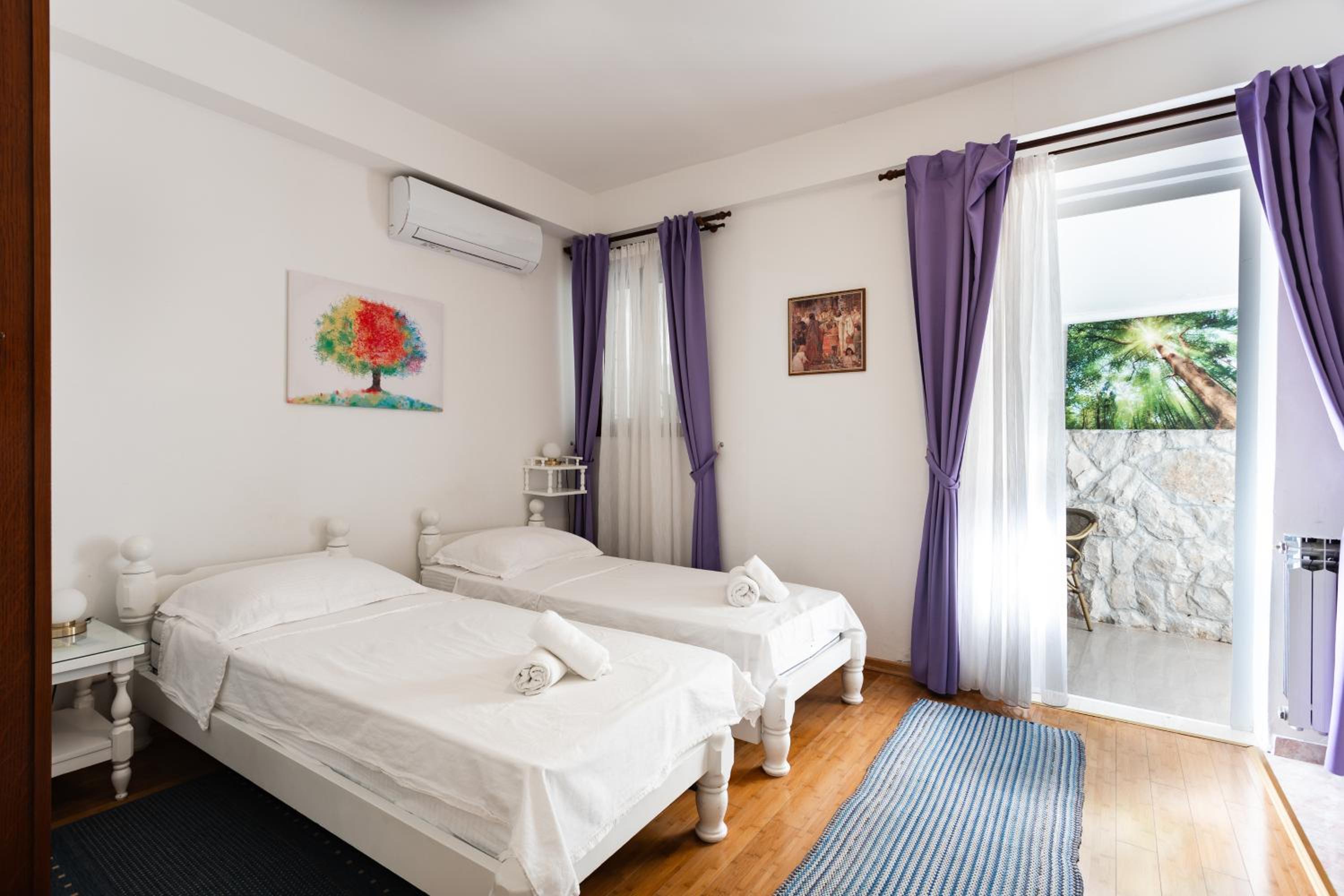 Apartment with Terrace and Partial Sea View photo 3