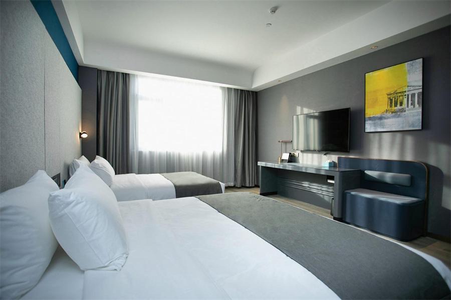 Lanou Deluxe Family Room photo 1