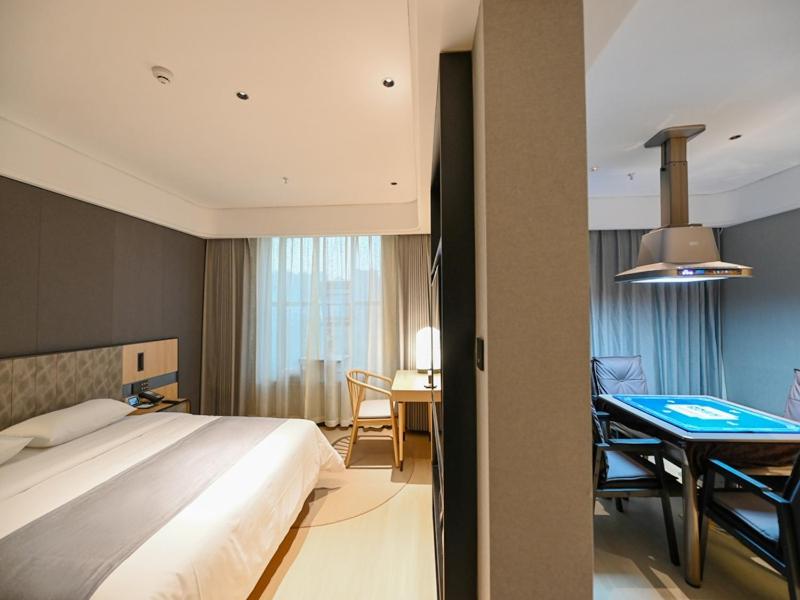 Deluxe Suite With Entertainment