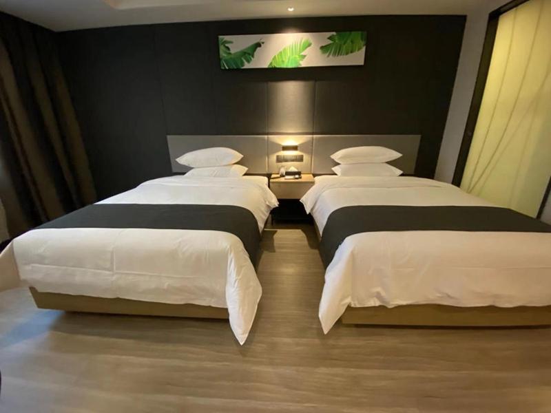 Premium Twin Room photo 2