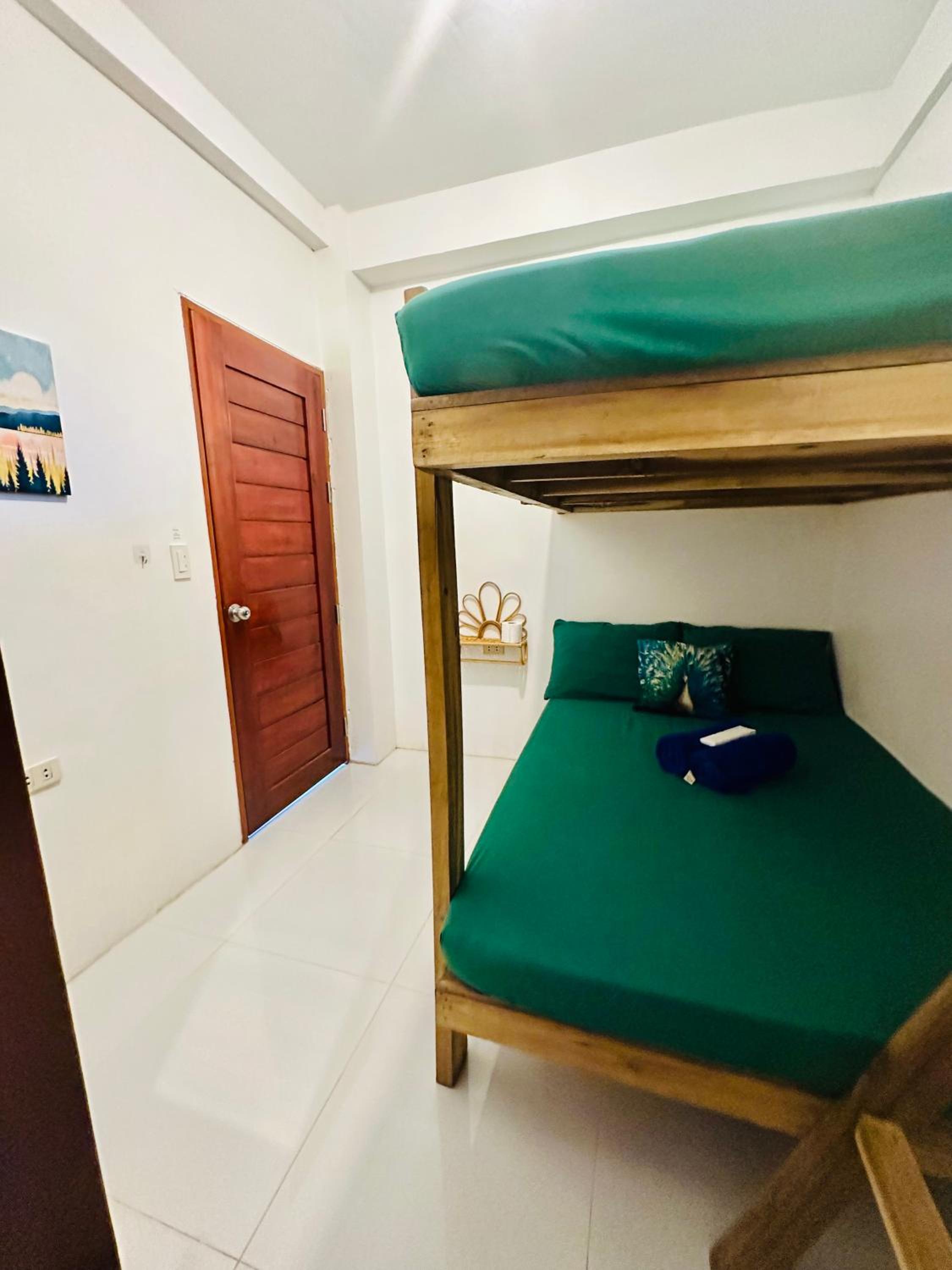 Standard Quadruple Room - Photo 6