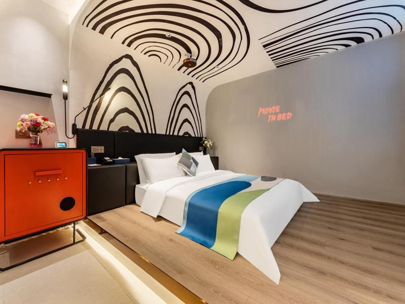 Zero Pressure - Double Room With Giant Screen