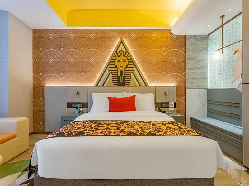 Double Room With Gifts Of The Nile Theme