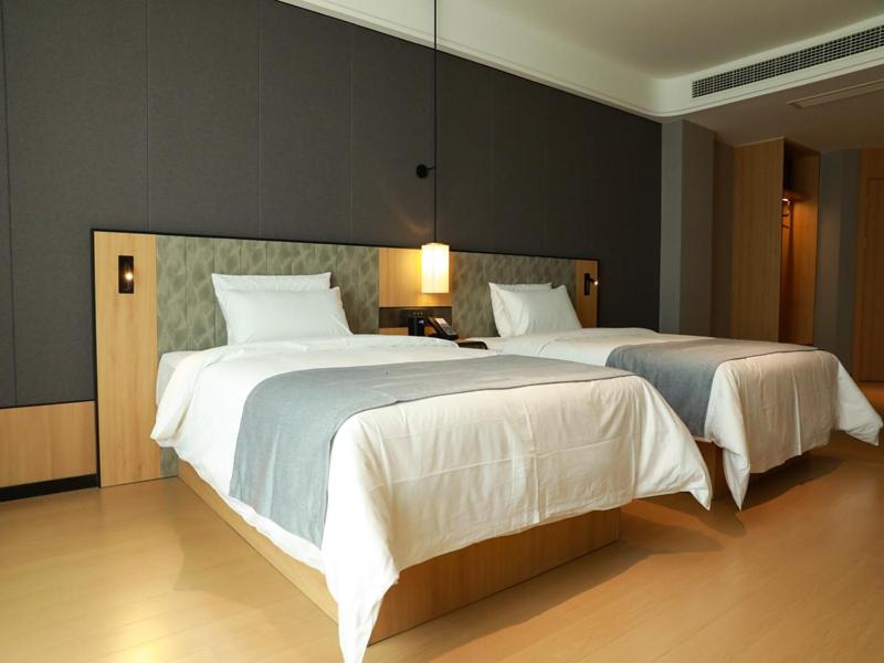Premium Twin Room photo 3