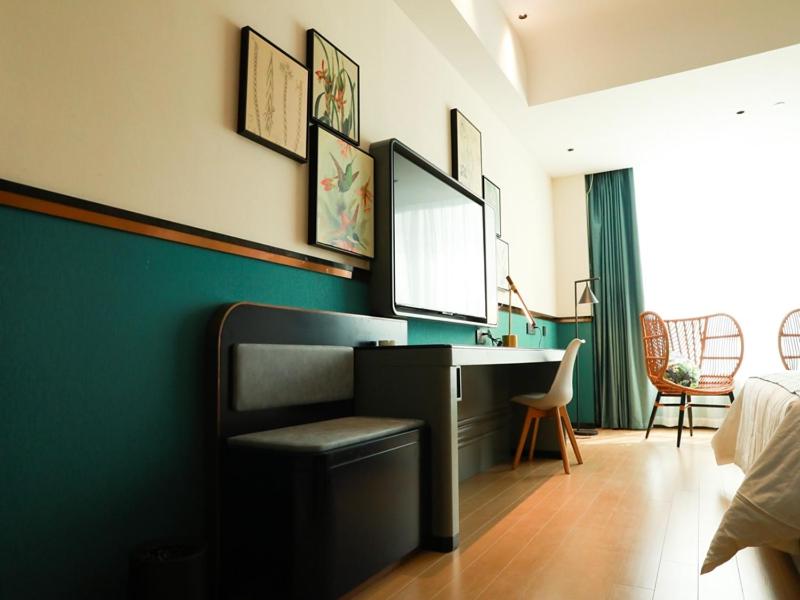 Double Room With Fantasy Natural History Theme photo 2