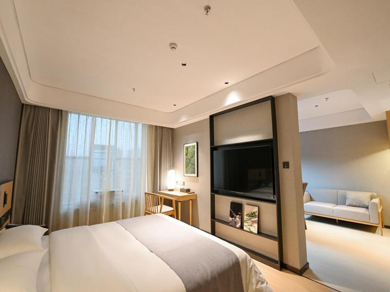 Deluxe Suite With Entertainment