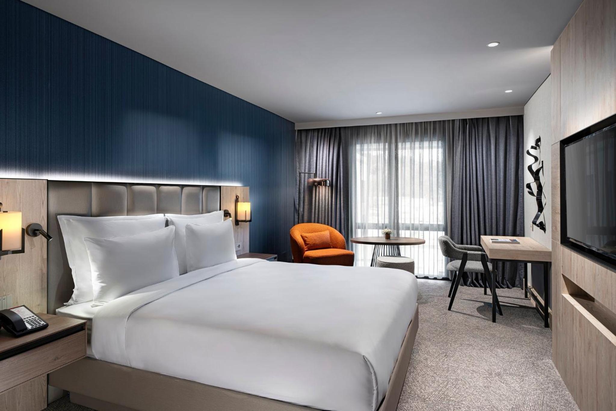 Premium King Room with Bosphorus Bridge View thumbnail 5