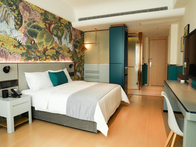 Double Room With Fantasy Natural History Theme photo 3