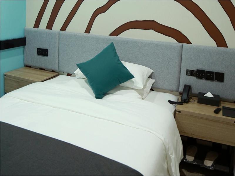 Youyue Double Room with Movie photo 2